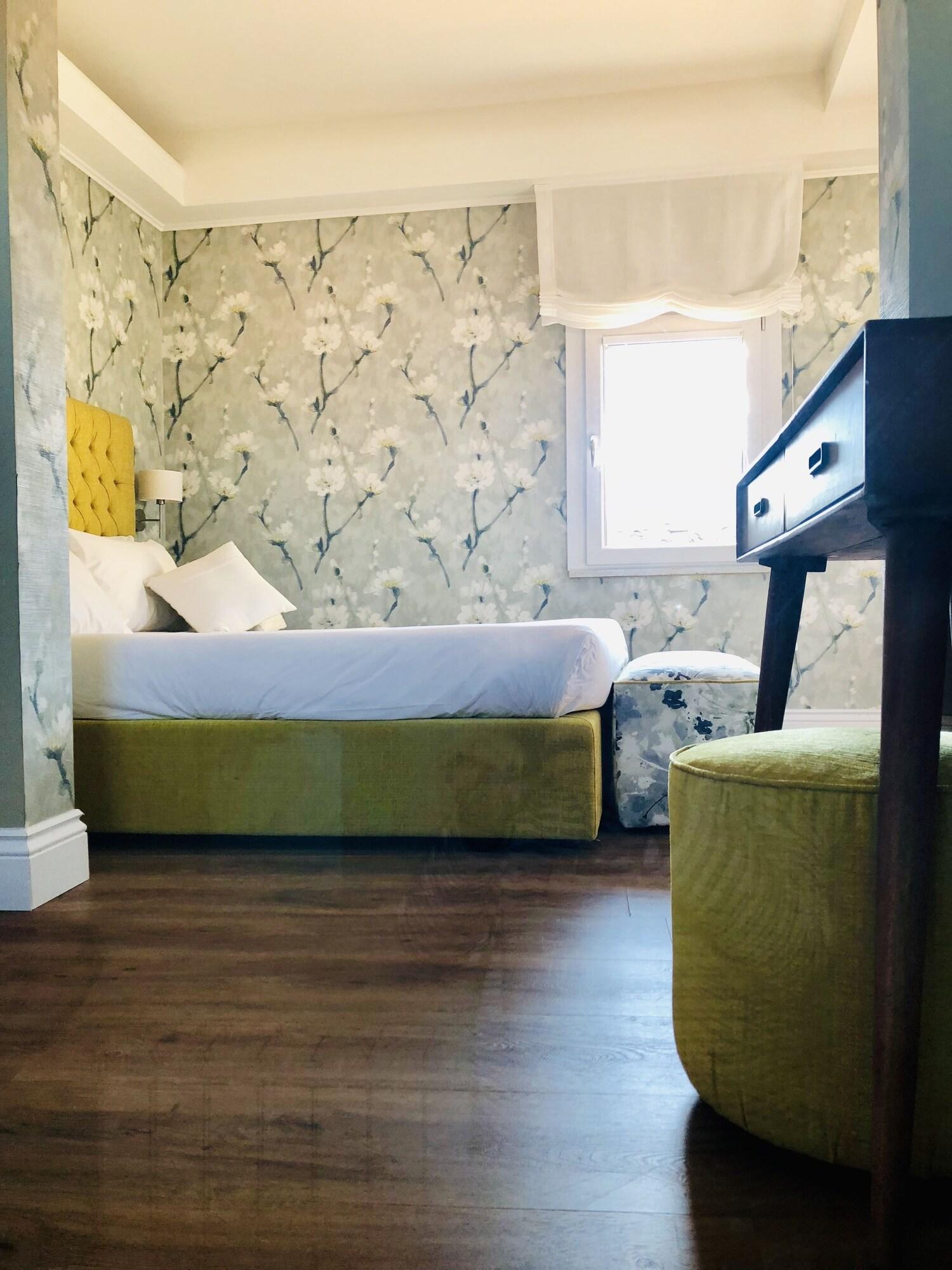 Junior Suite Queen Size Bed