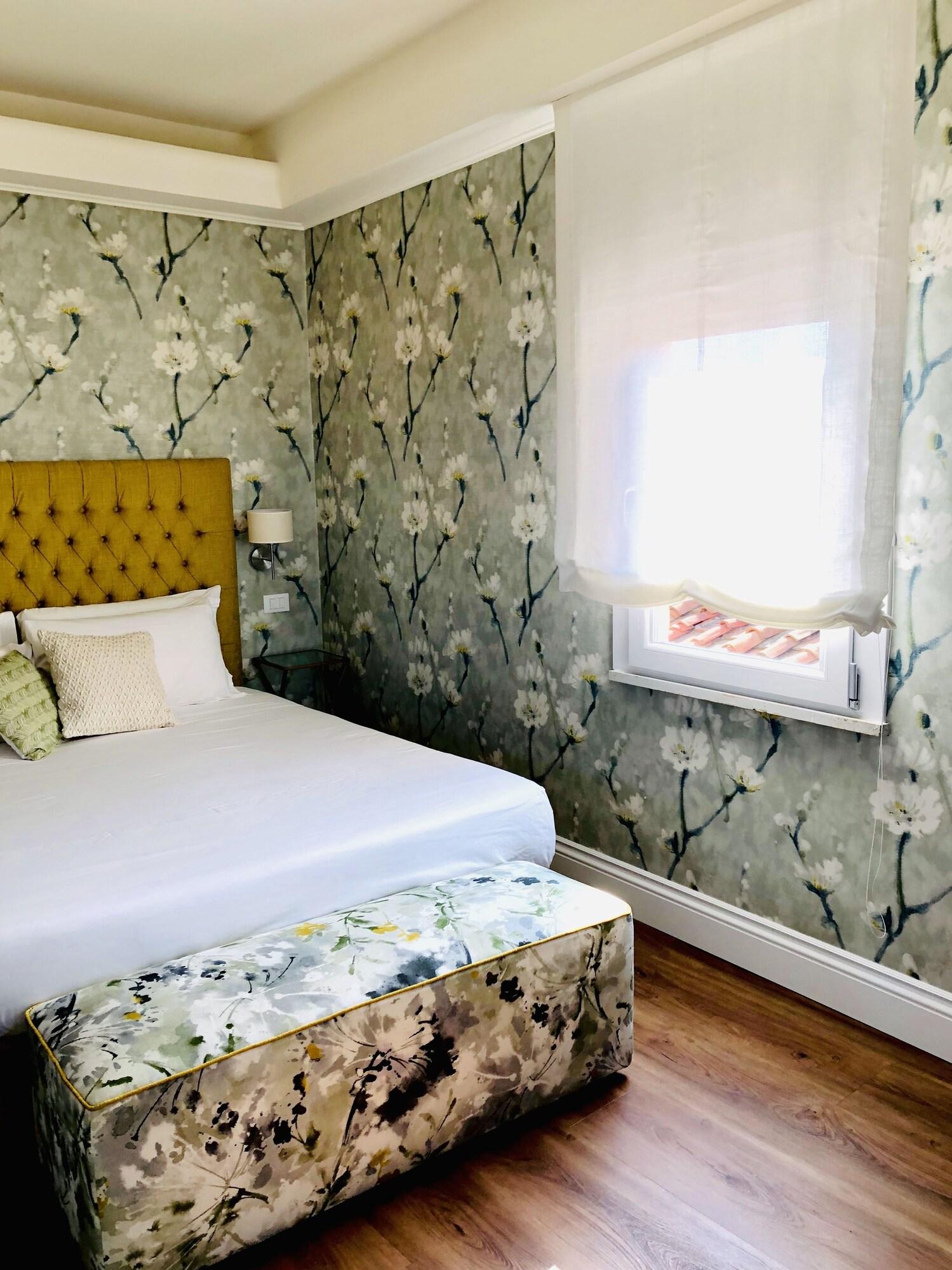 Junior Suite Queen Size Bed