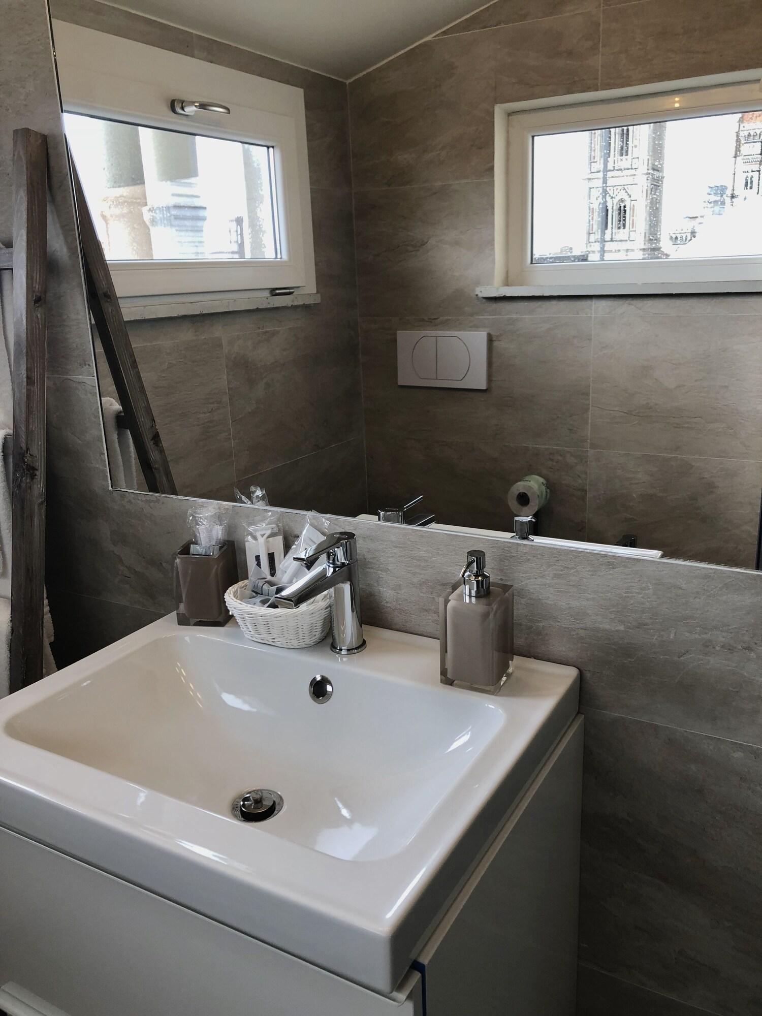 Junior Suite Queen Size Bed