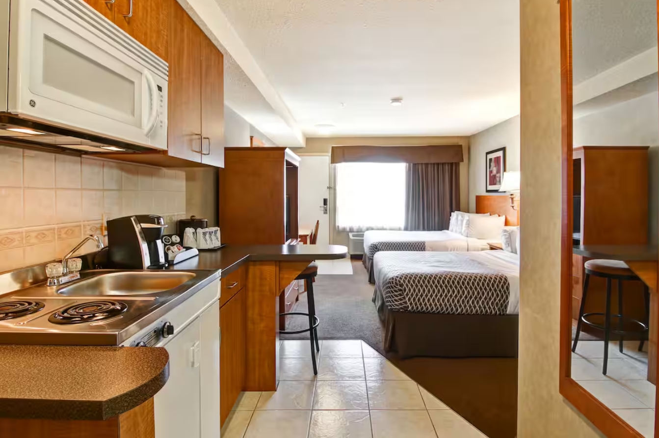 Studio Two Queen Beds