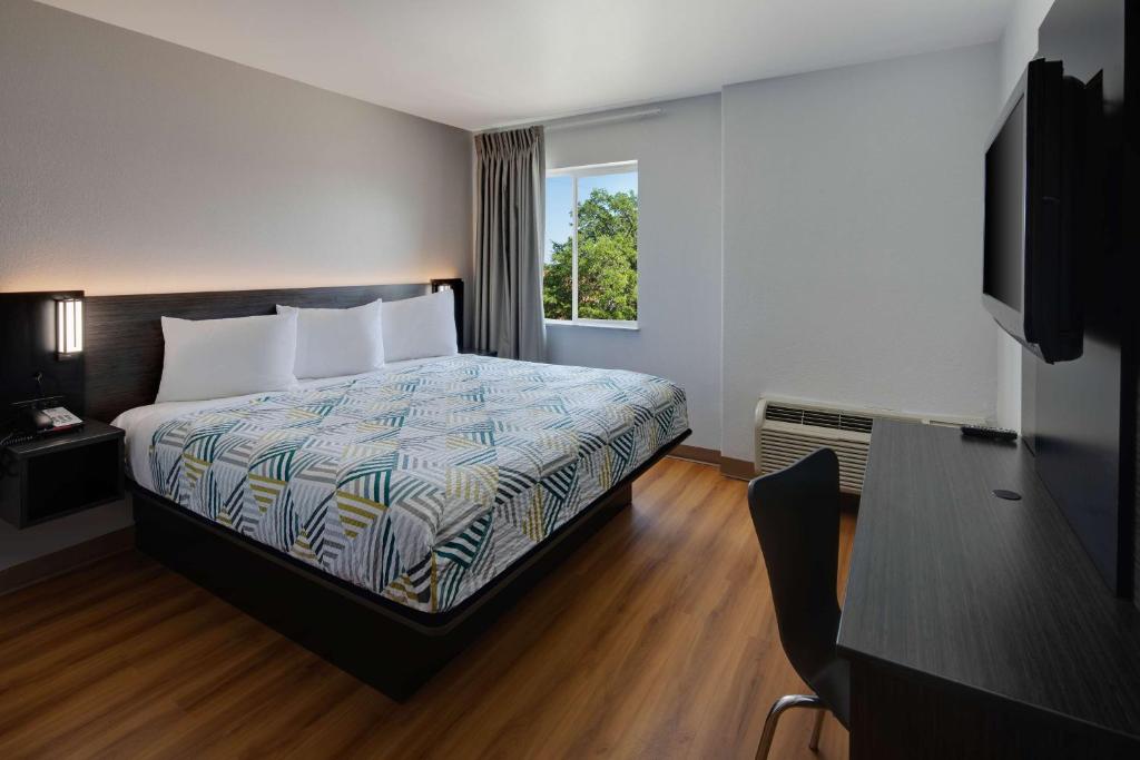 Double Accessible King Size Bed