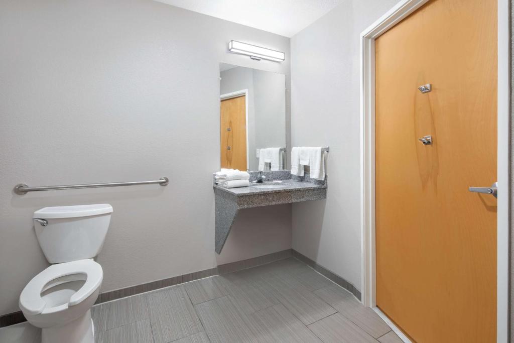 Double Accessible King Size Bed