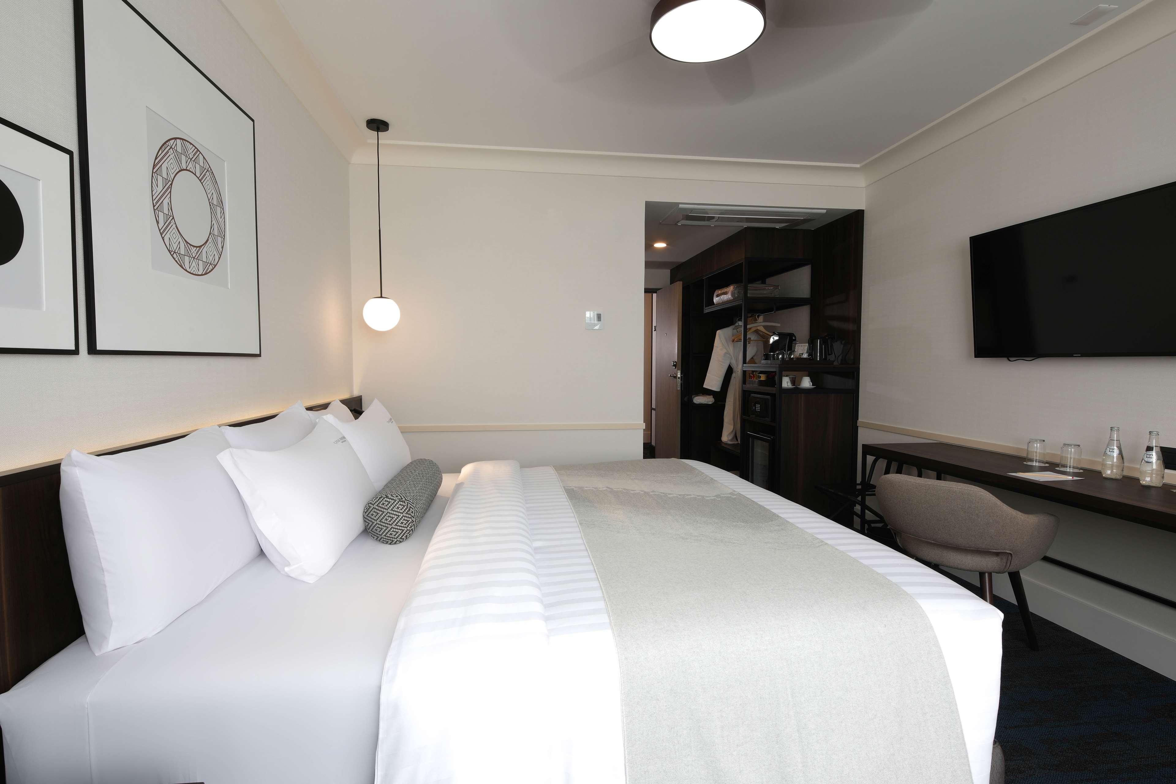 Double Deluxe King Bed