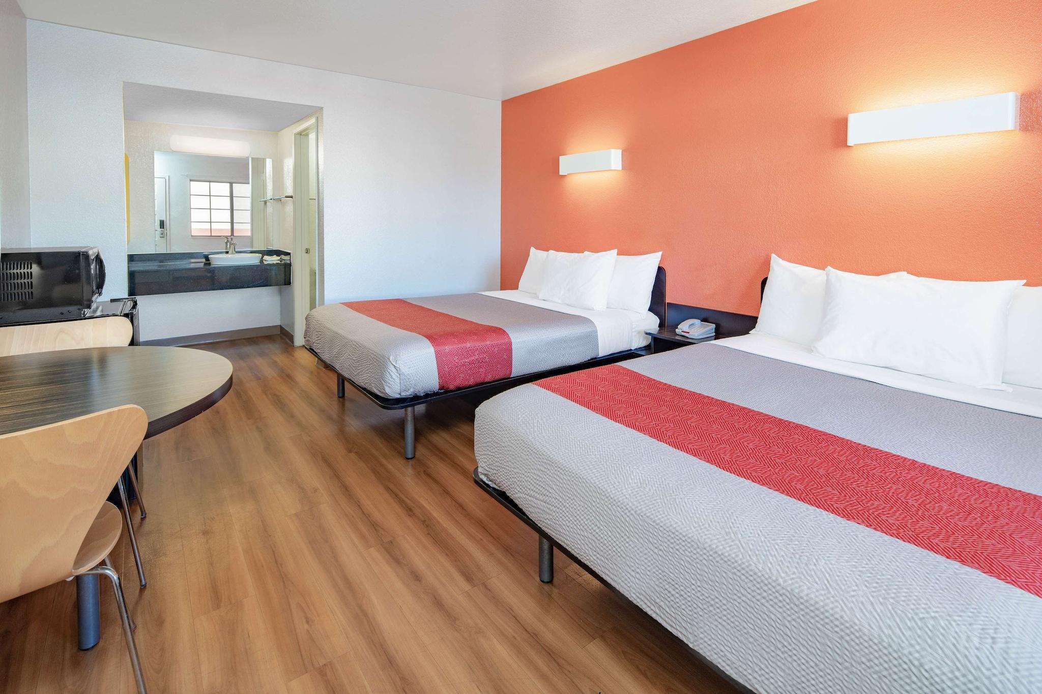 Double Two Queen Beds Non Smoking