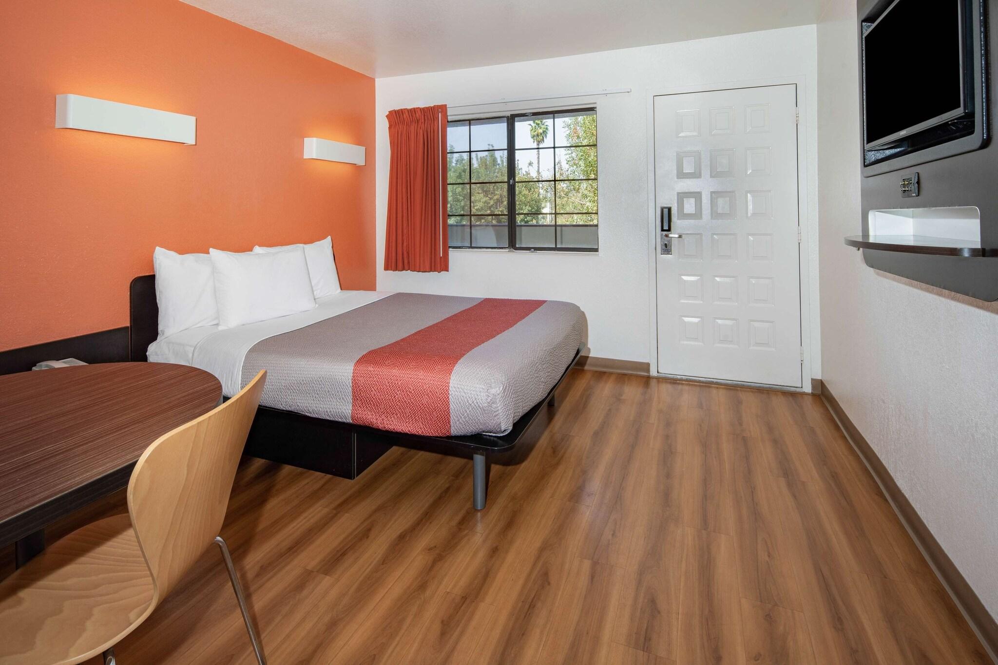 Double Queen Bed Non Smoking