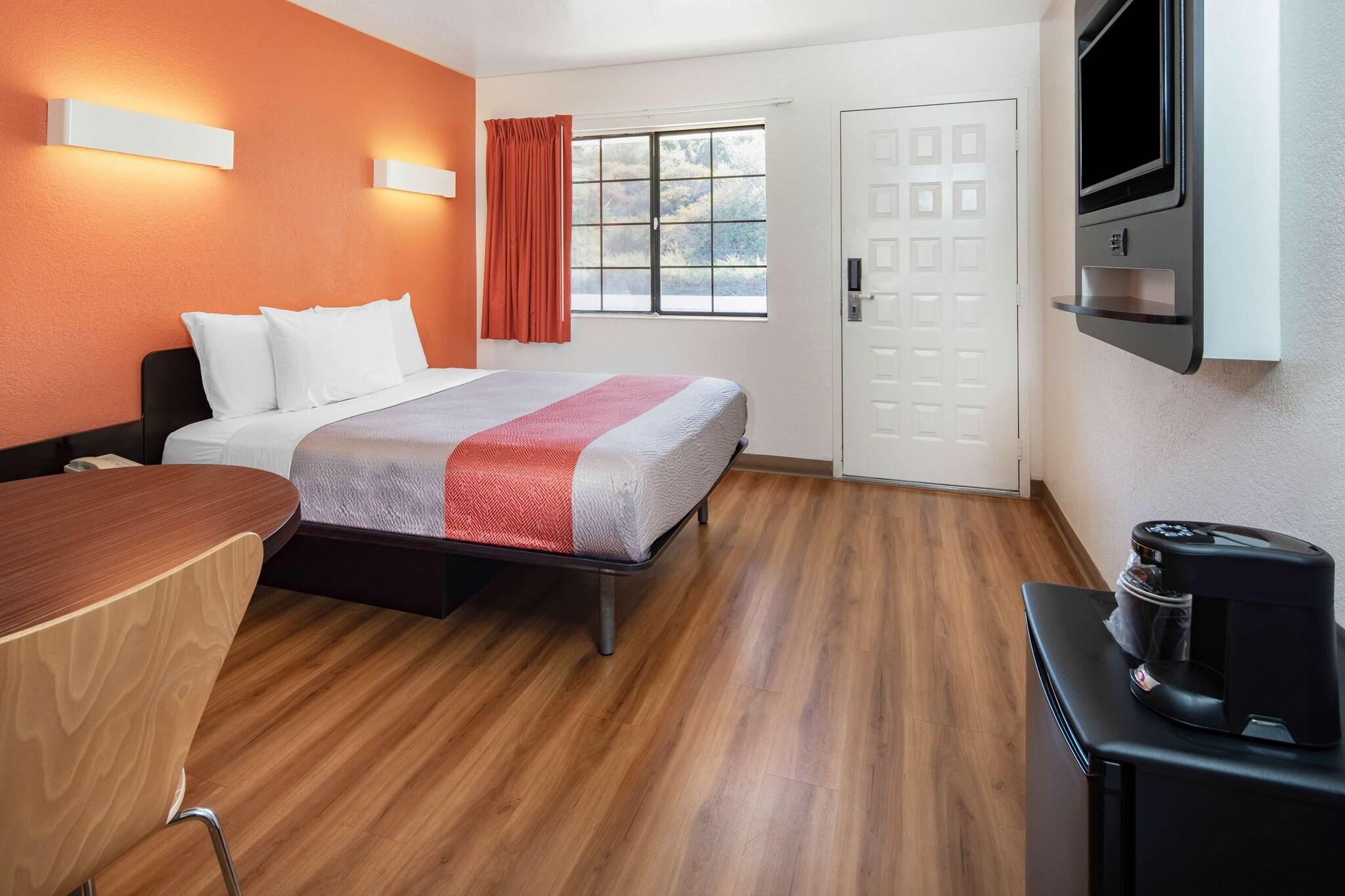 Double Queen Bed Non Smoking