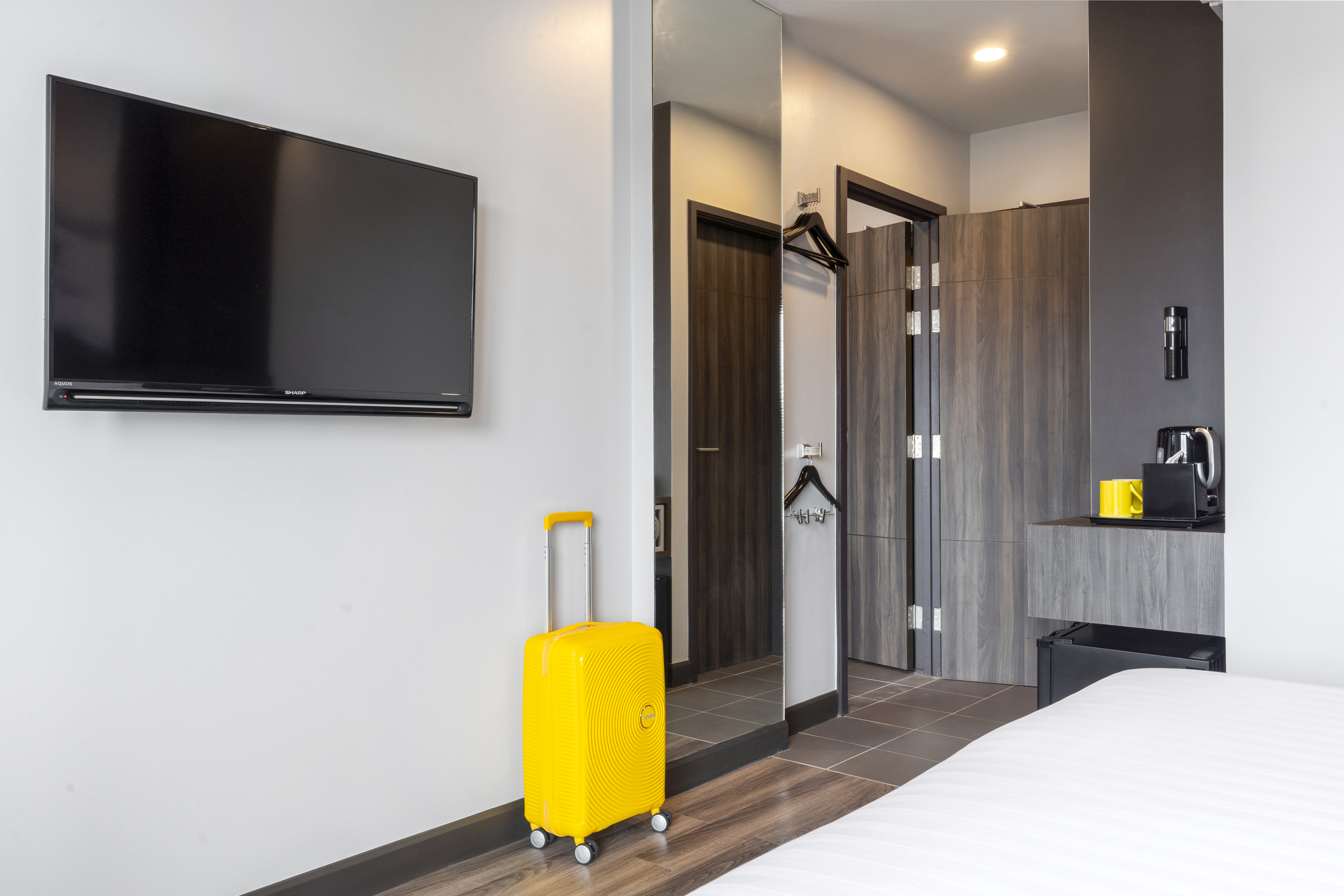 Room Connecting Room