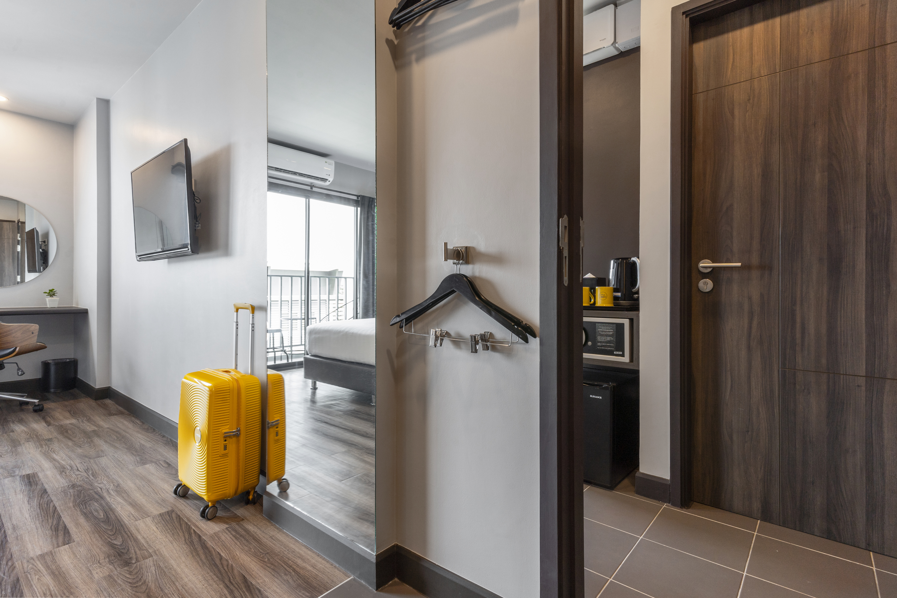 Room Connecting Room