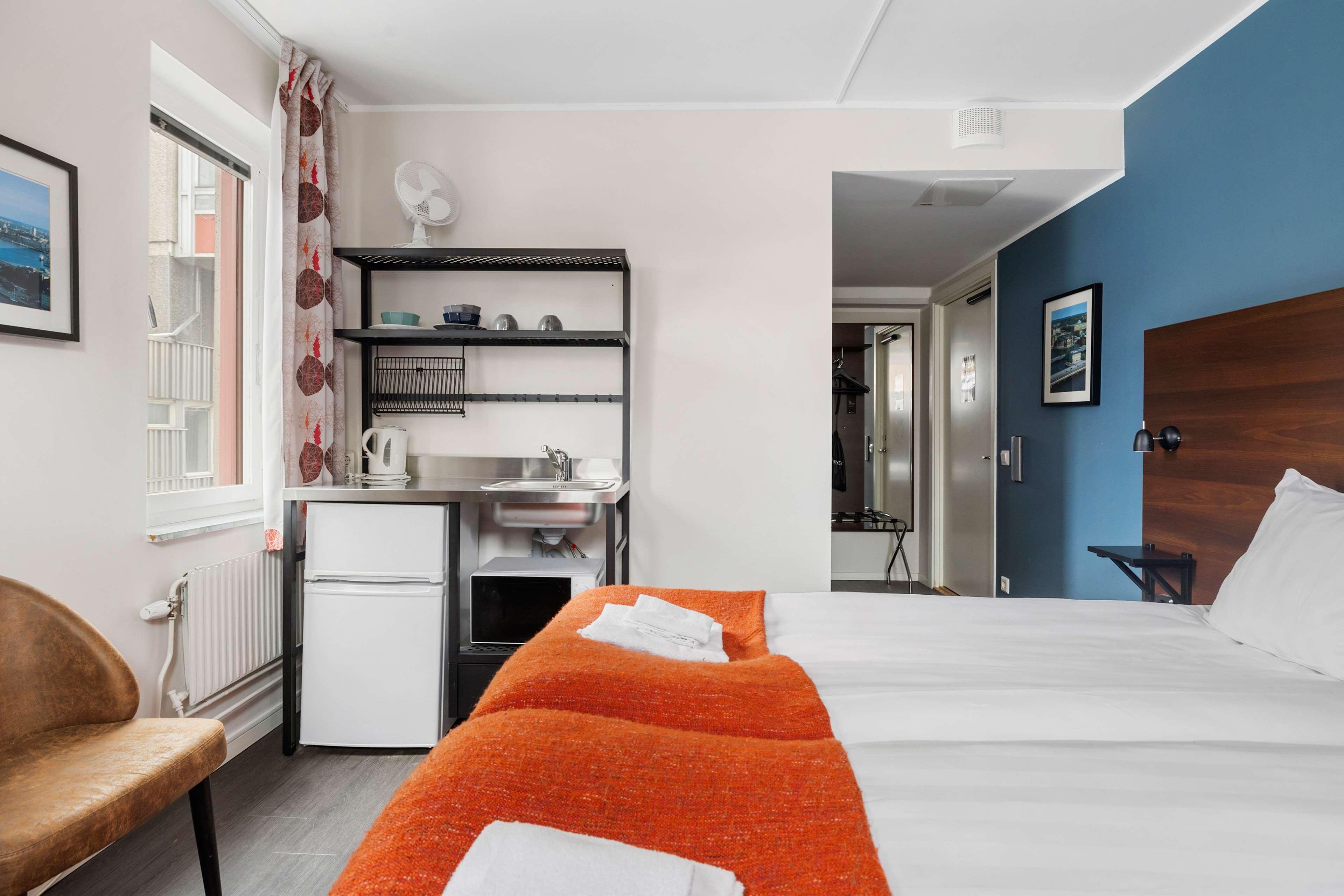 Twin with Kitchenette