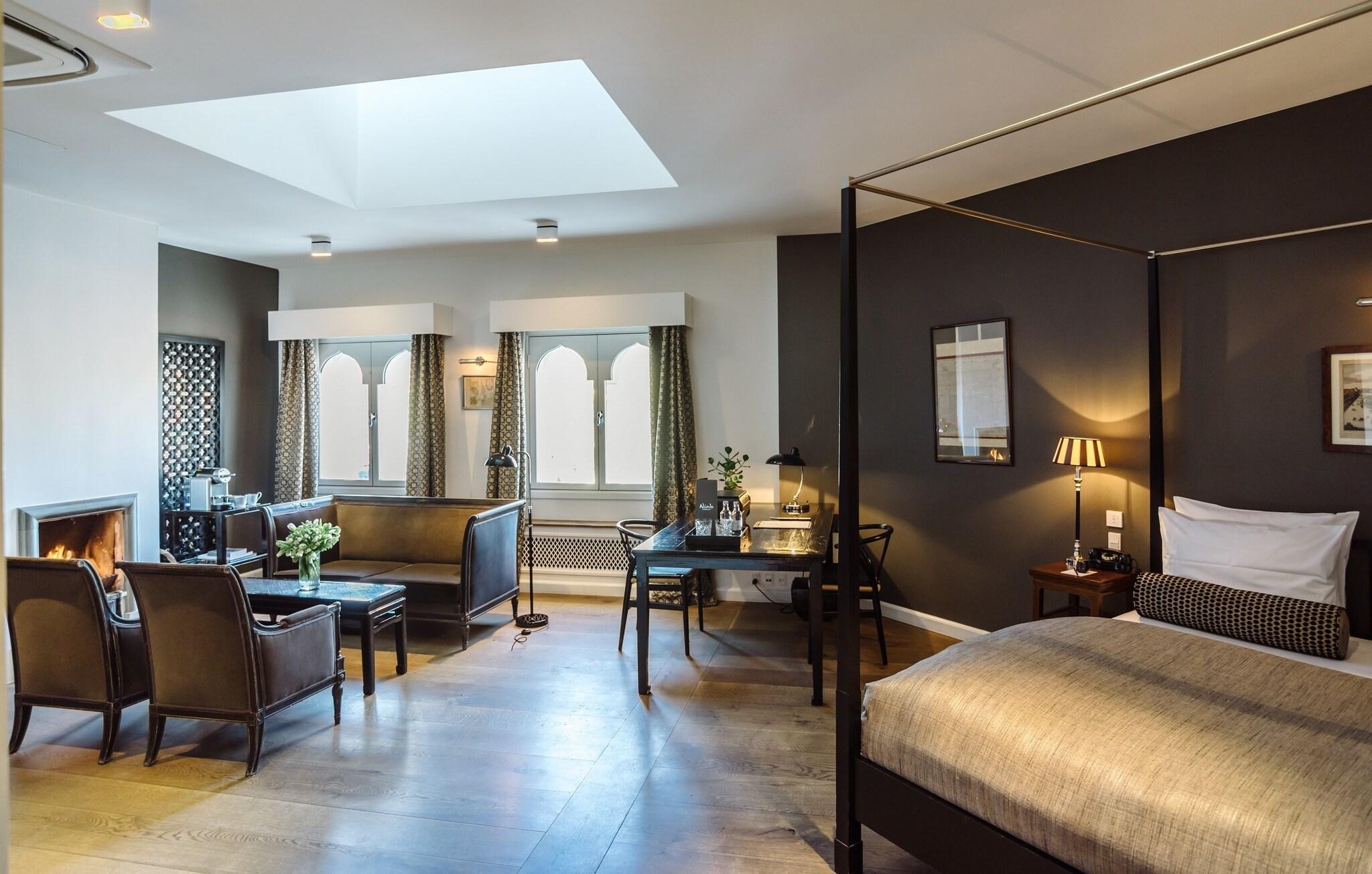 Studio King Size Bed