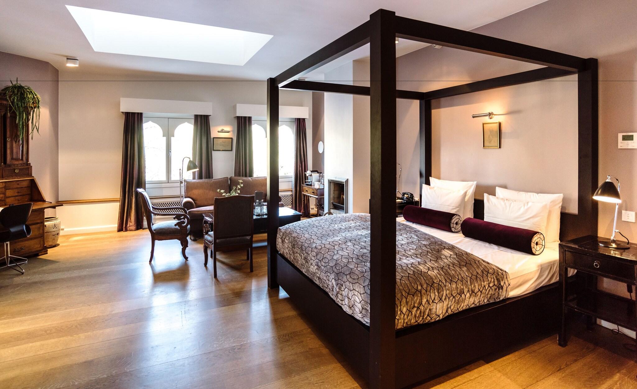 Studio King Size Bed