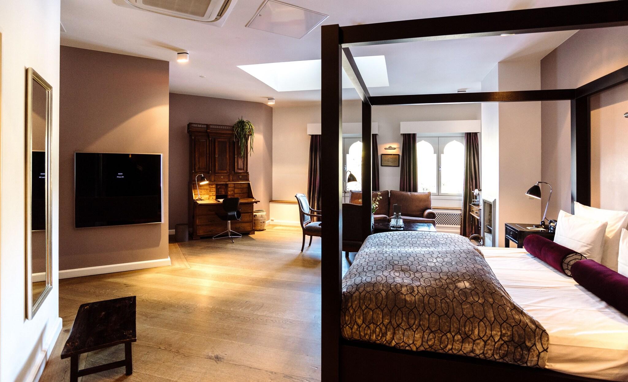 Studio King Size Bed