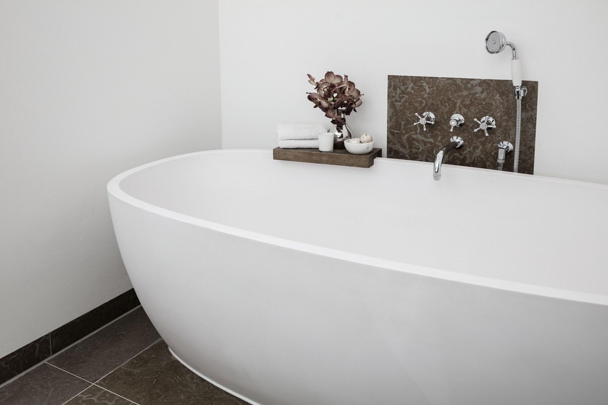 Studio King Size Bed