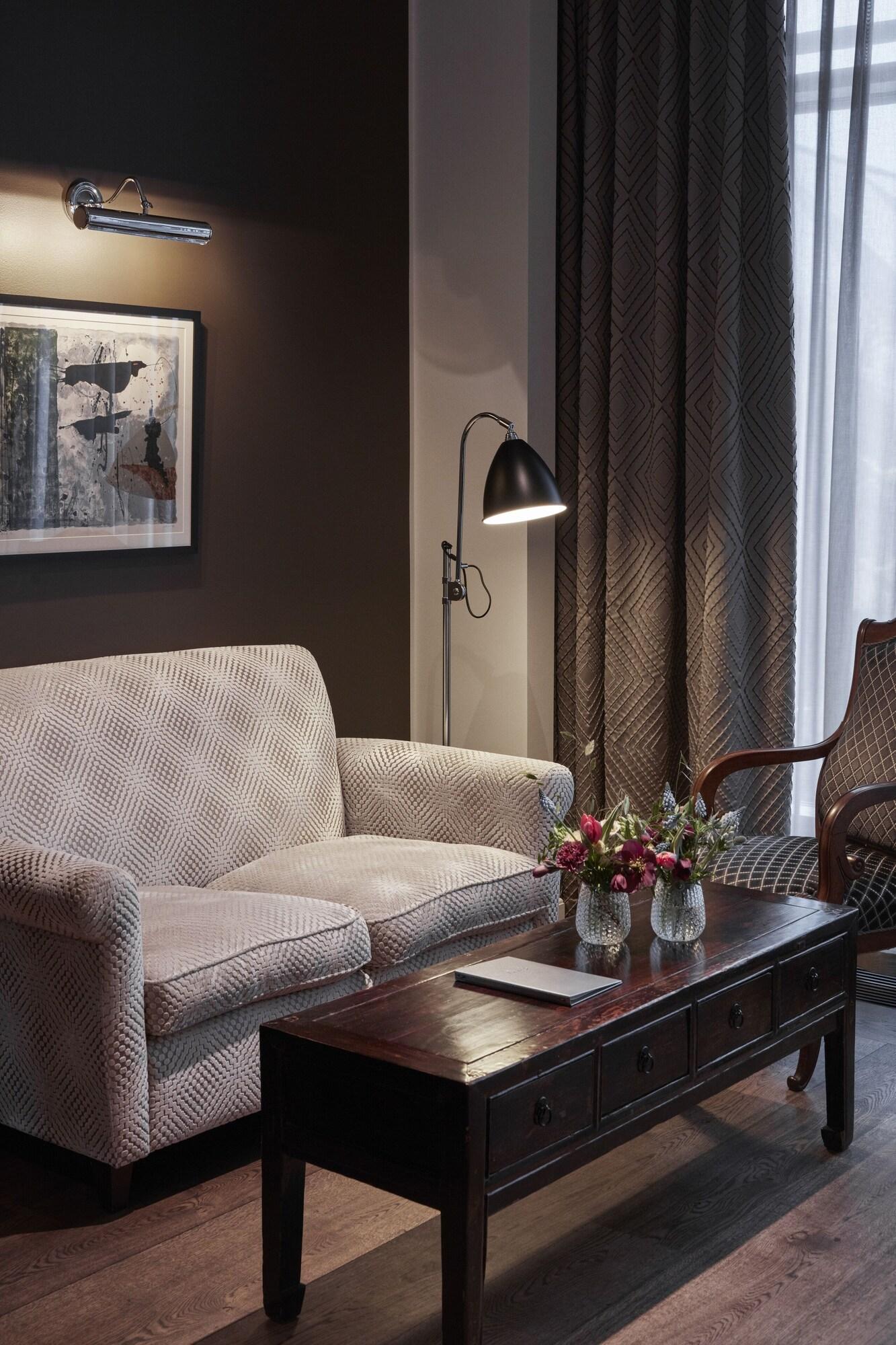 Studio King Size Bed