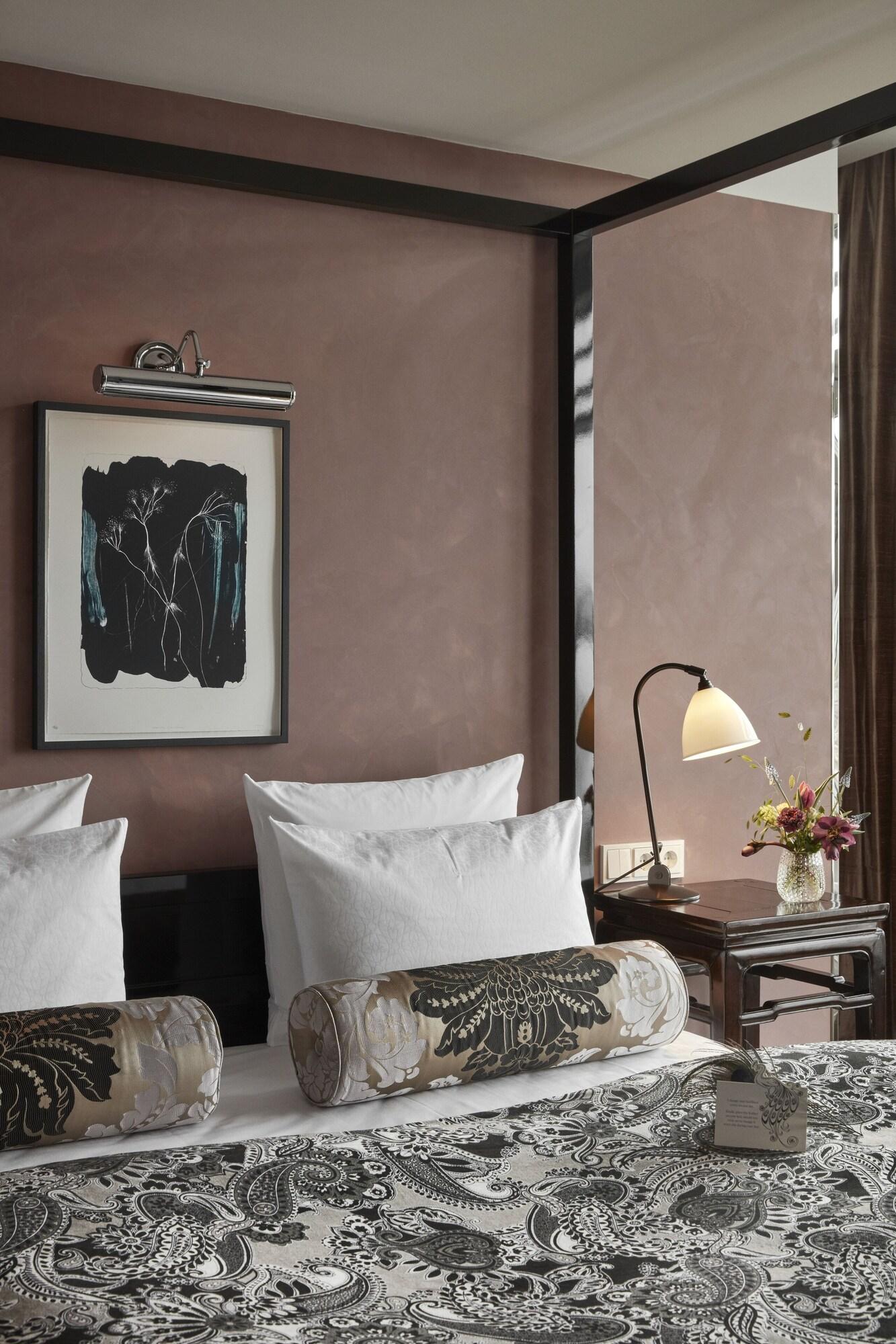 Studio King Size Bed