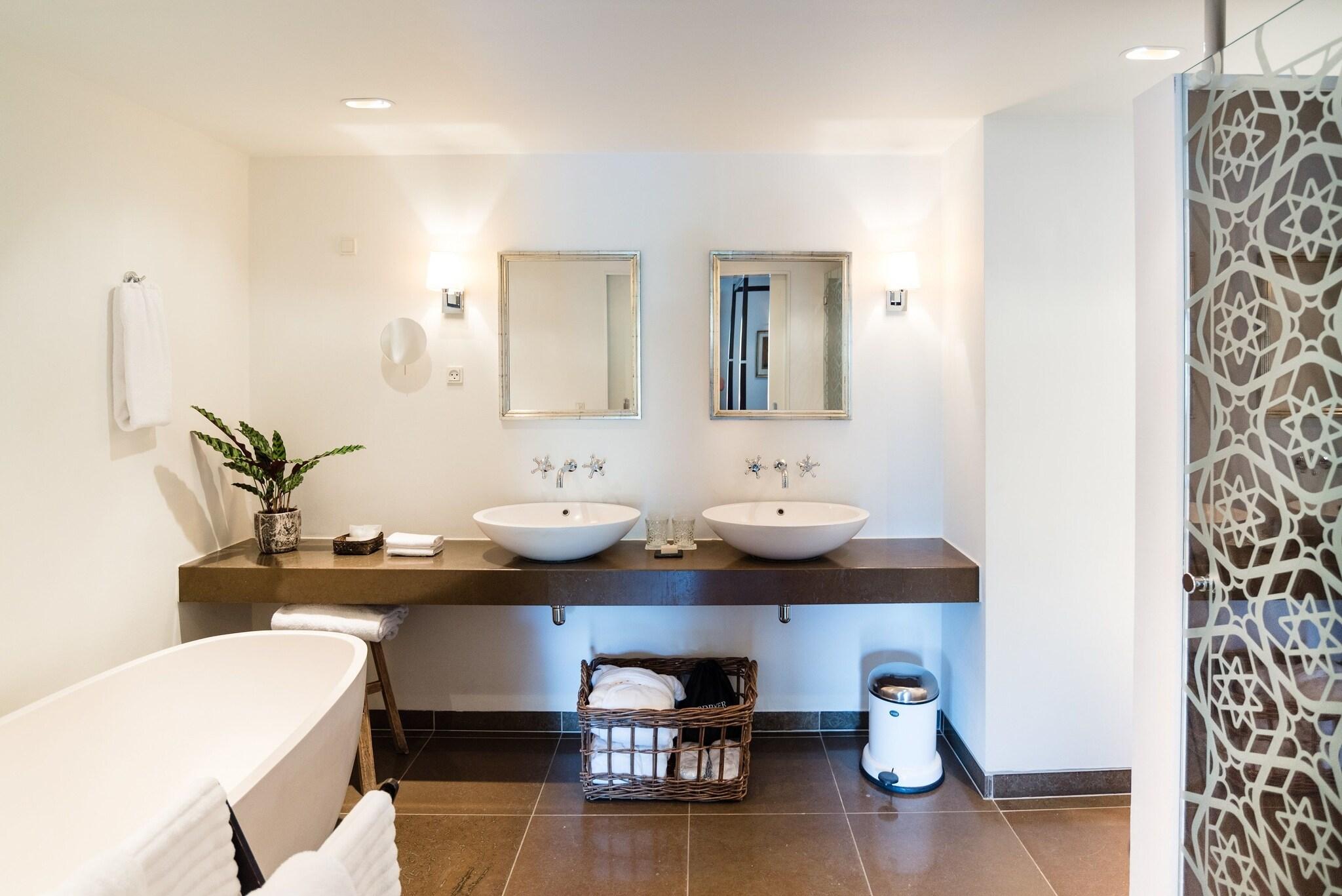 Studio King Size Bed