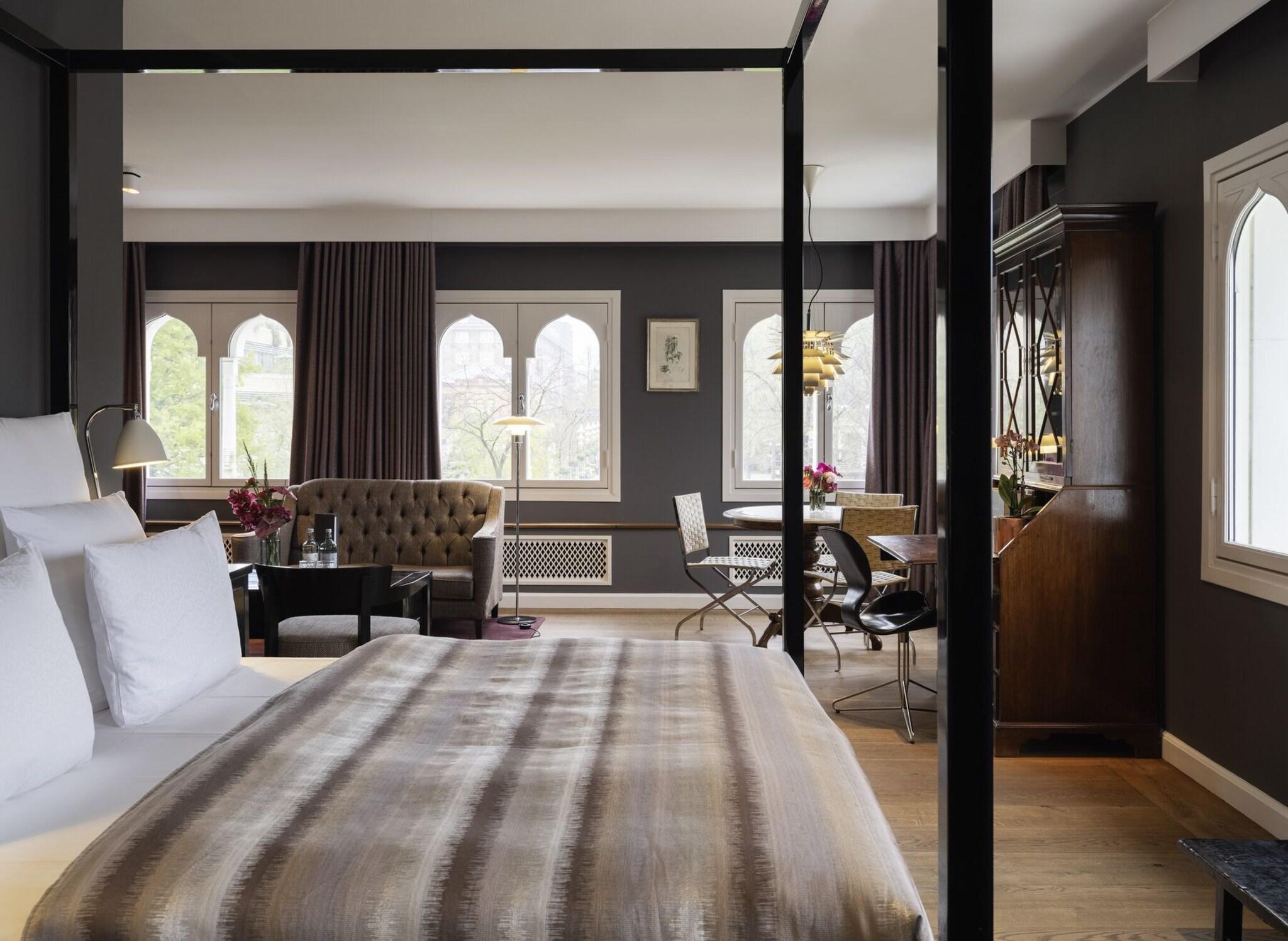 Studio Premium King Bed