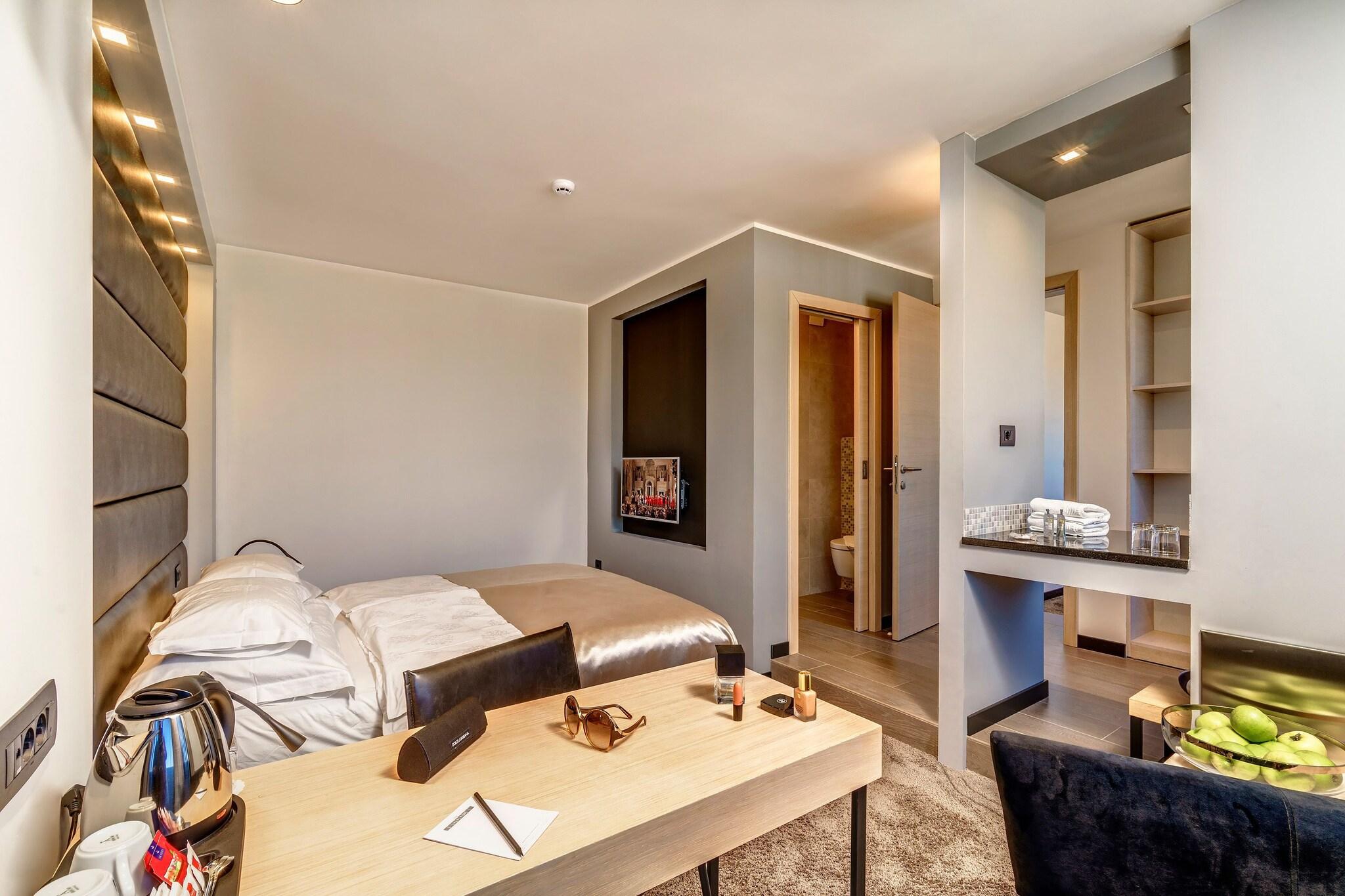 Suite Queen Size Bed