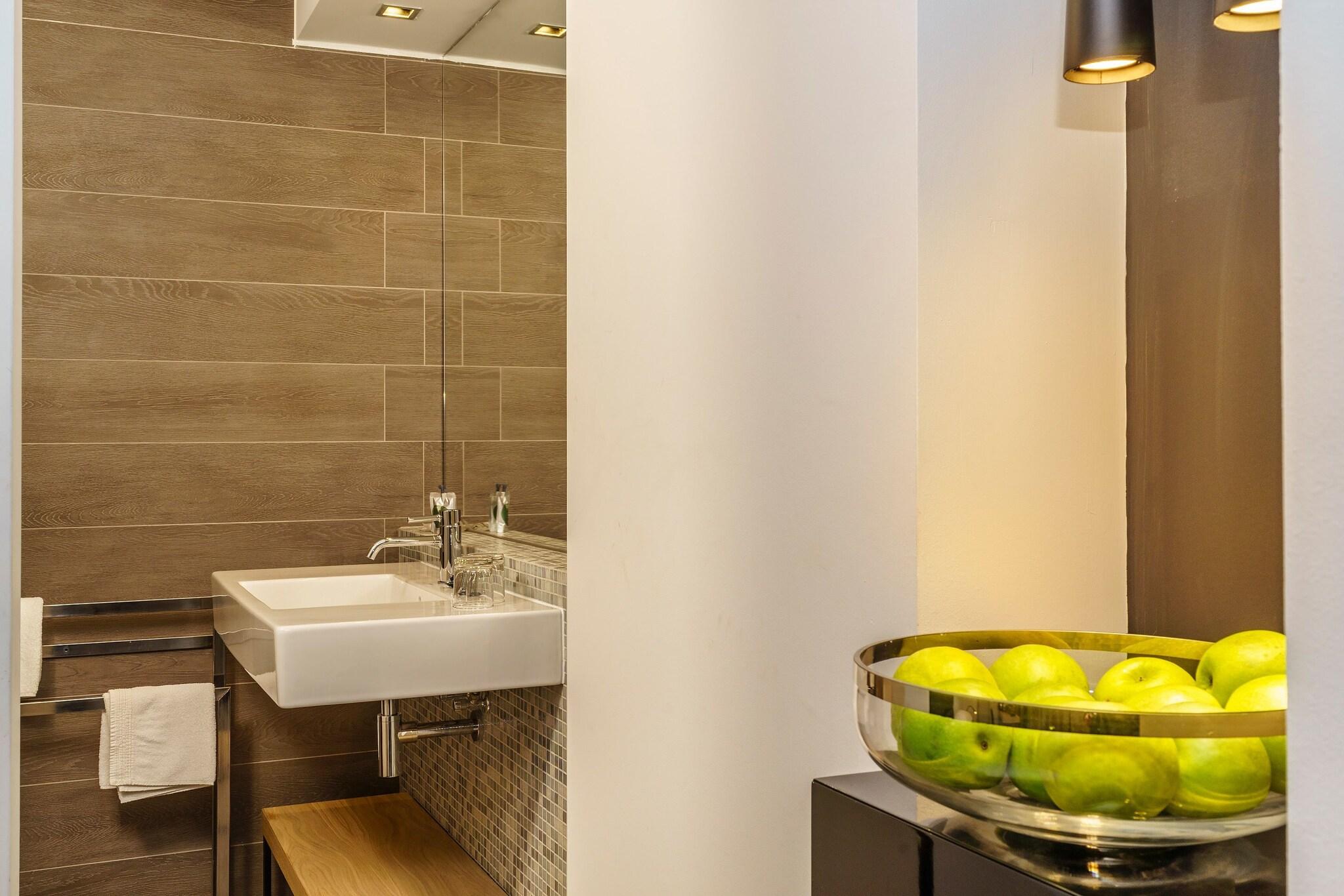 Suite Deluxe Queen Bed