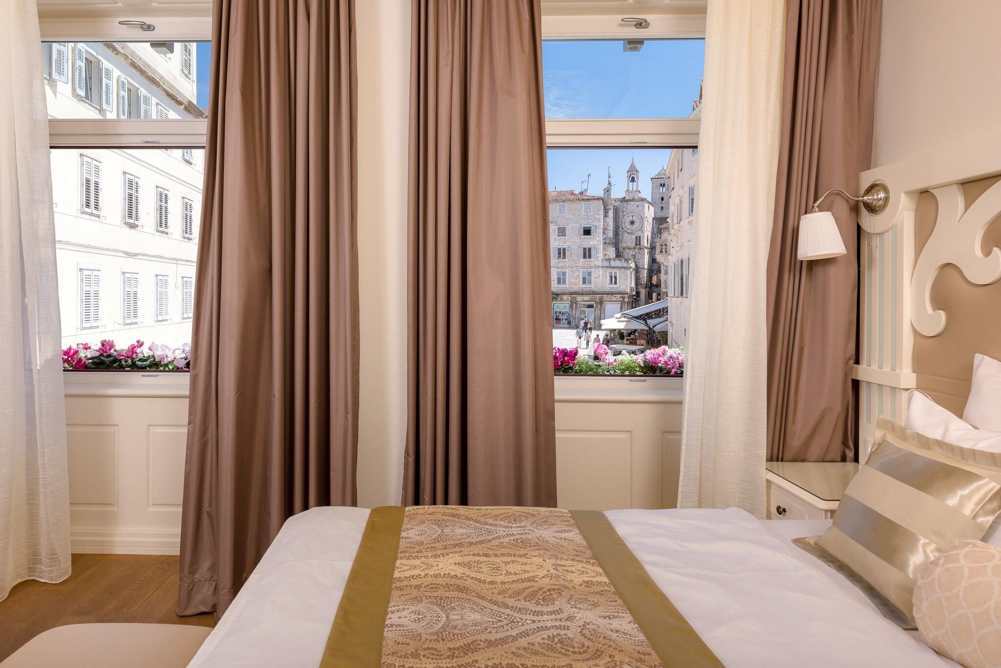 Twin Deluxe City View