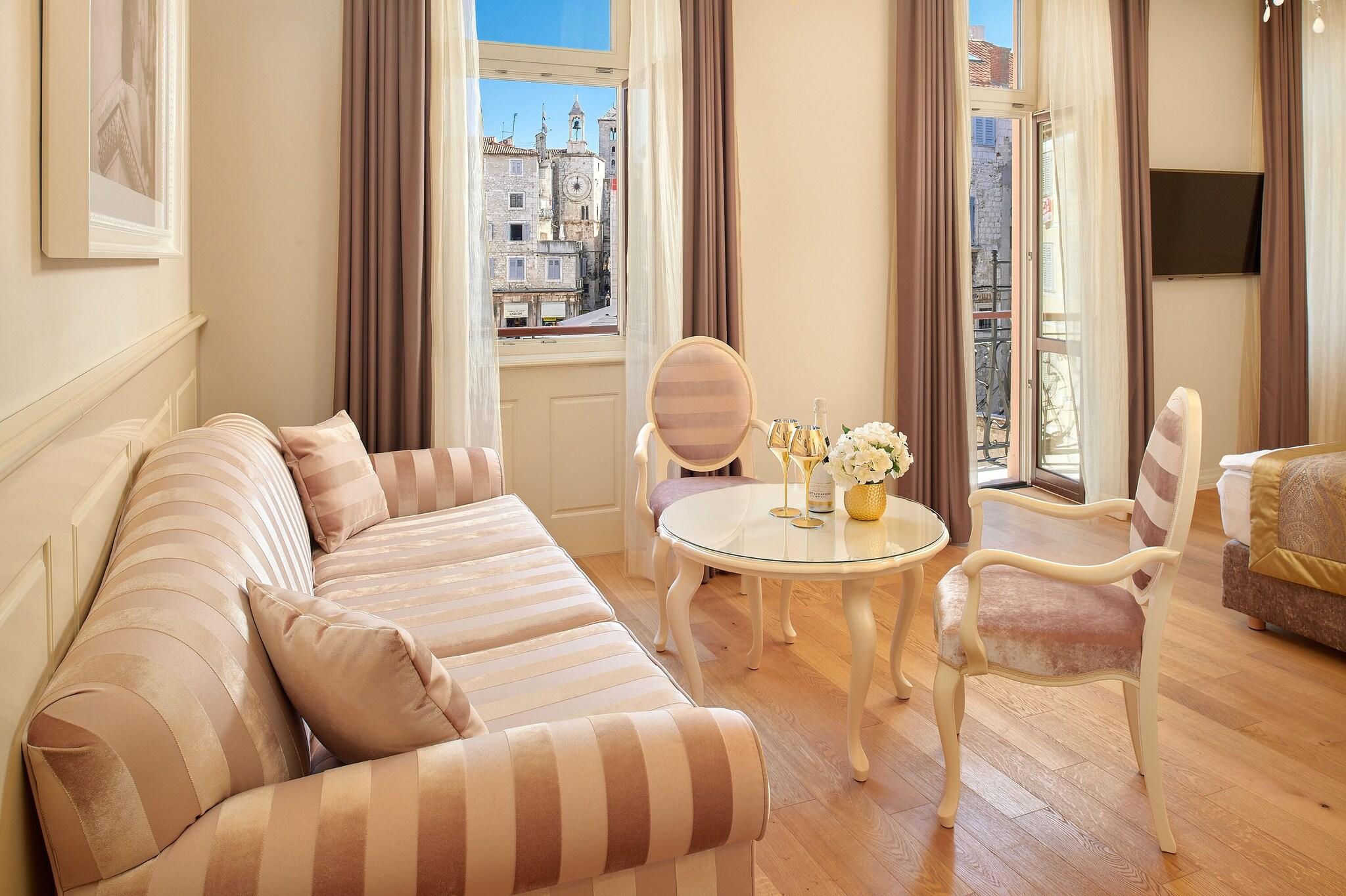 Double Deluxe City View King Bed