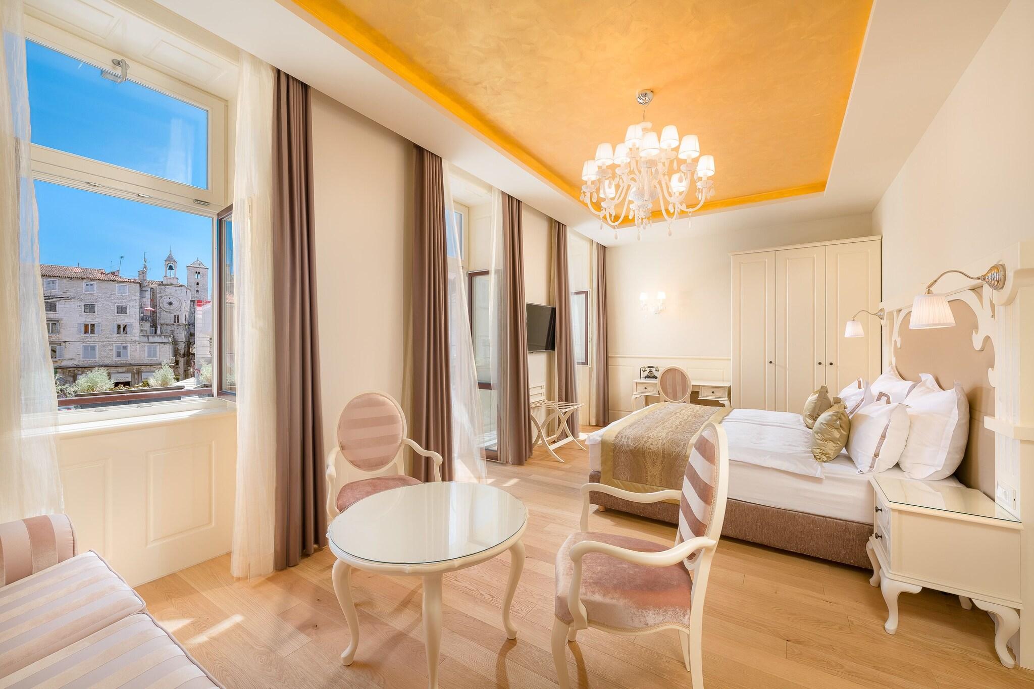 Double Deluxe City View King Bed