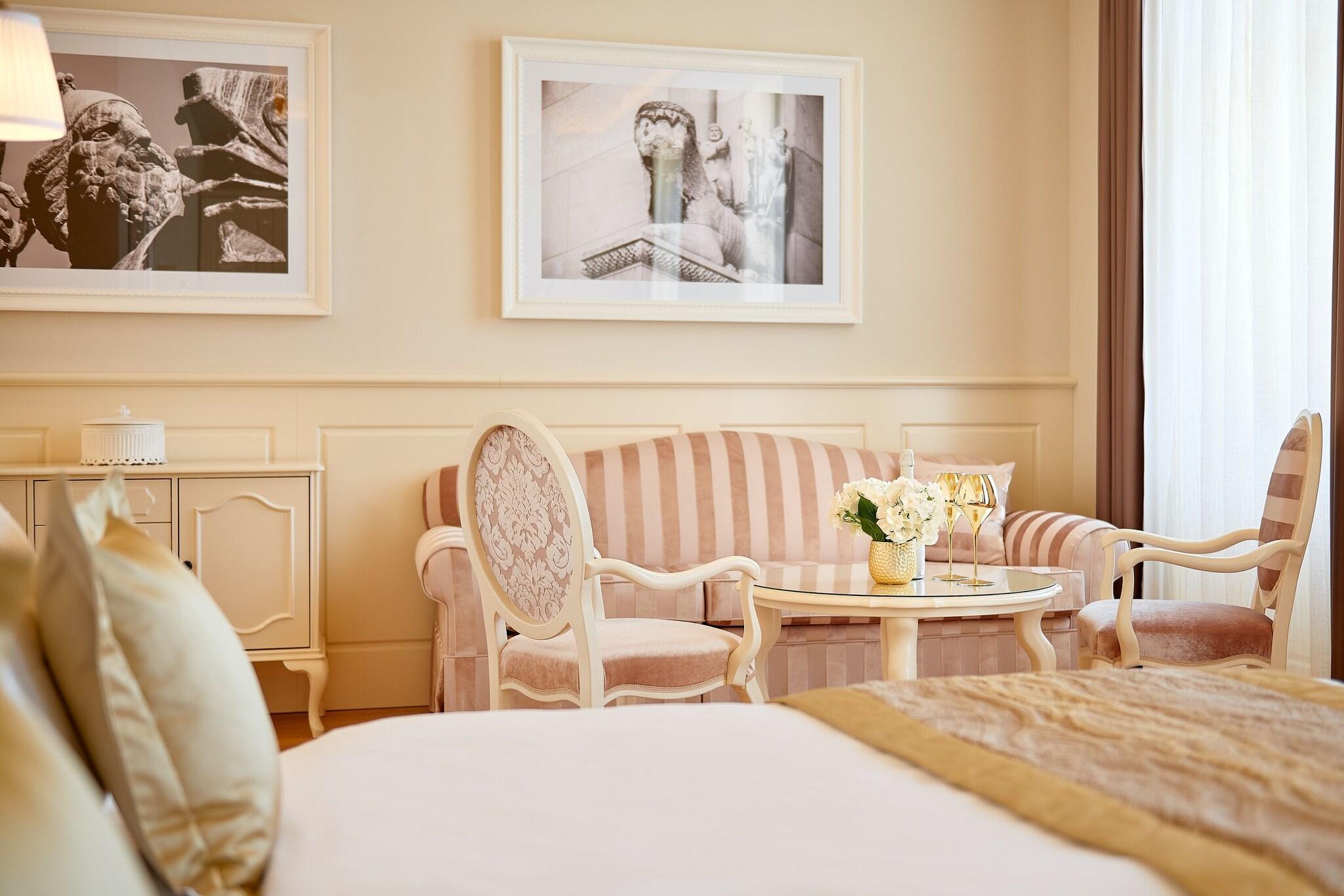 Double Deluxe City View King Bed