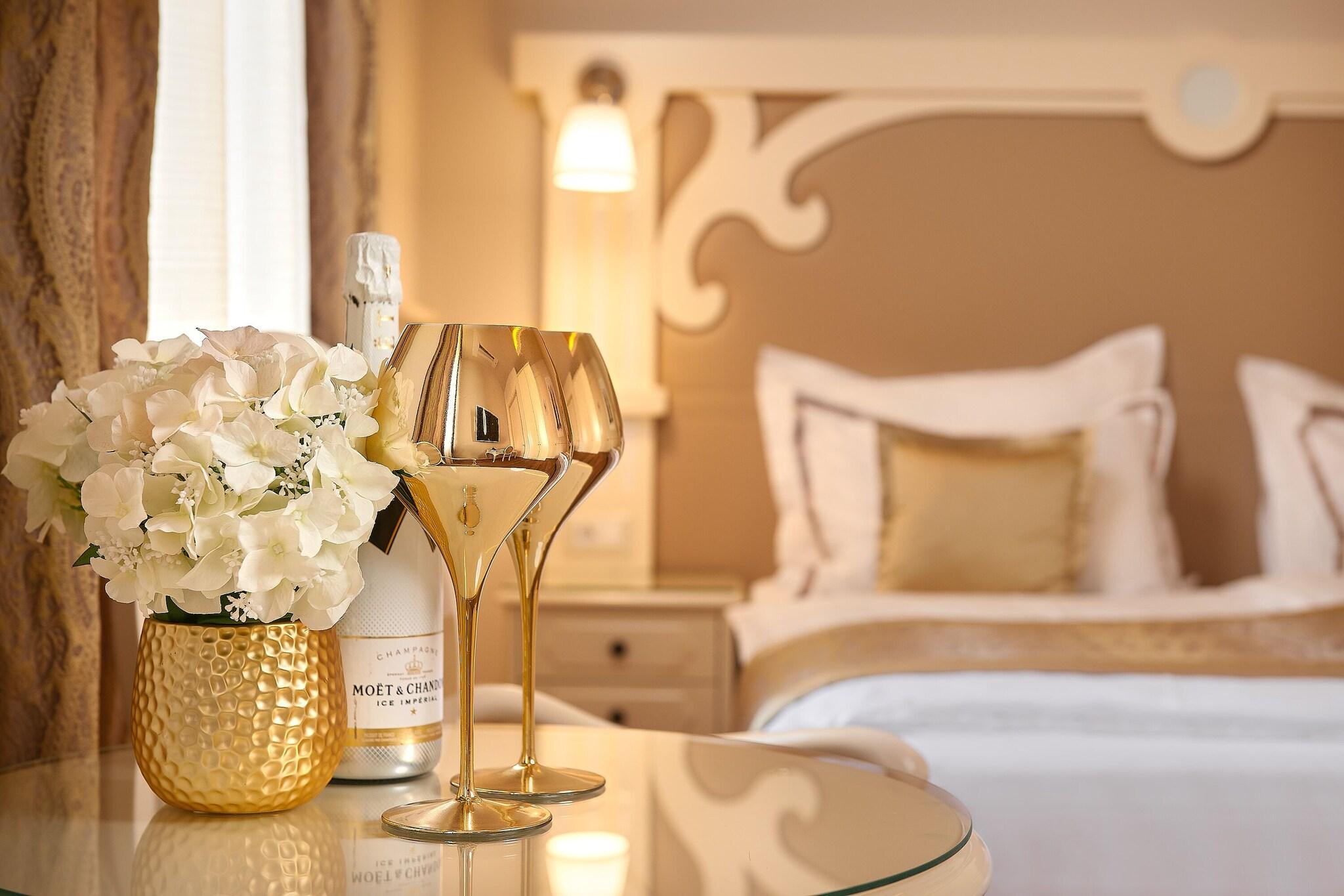 Double Deluxe King Bed