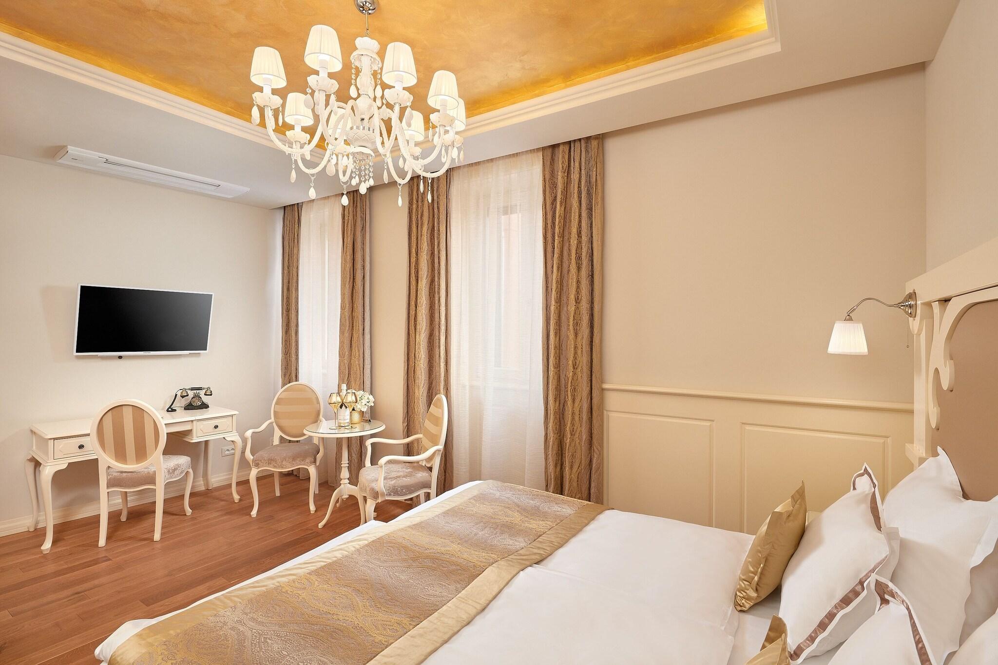 Double Deluxe King Bed