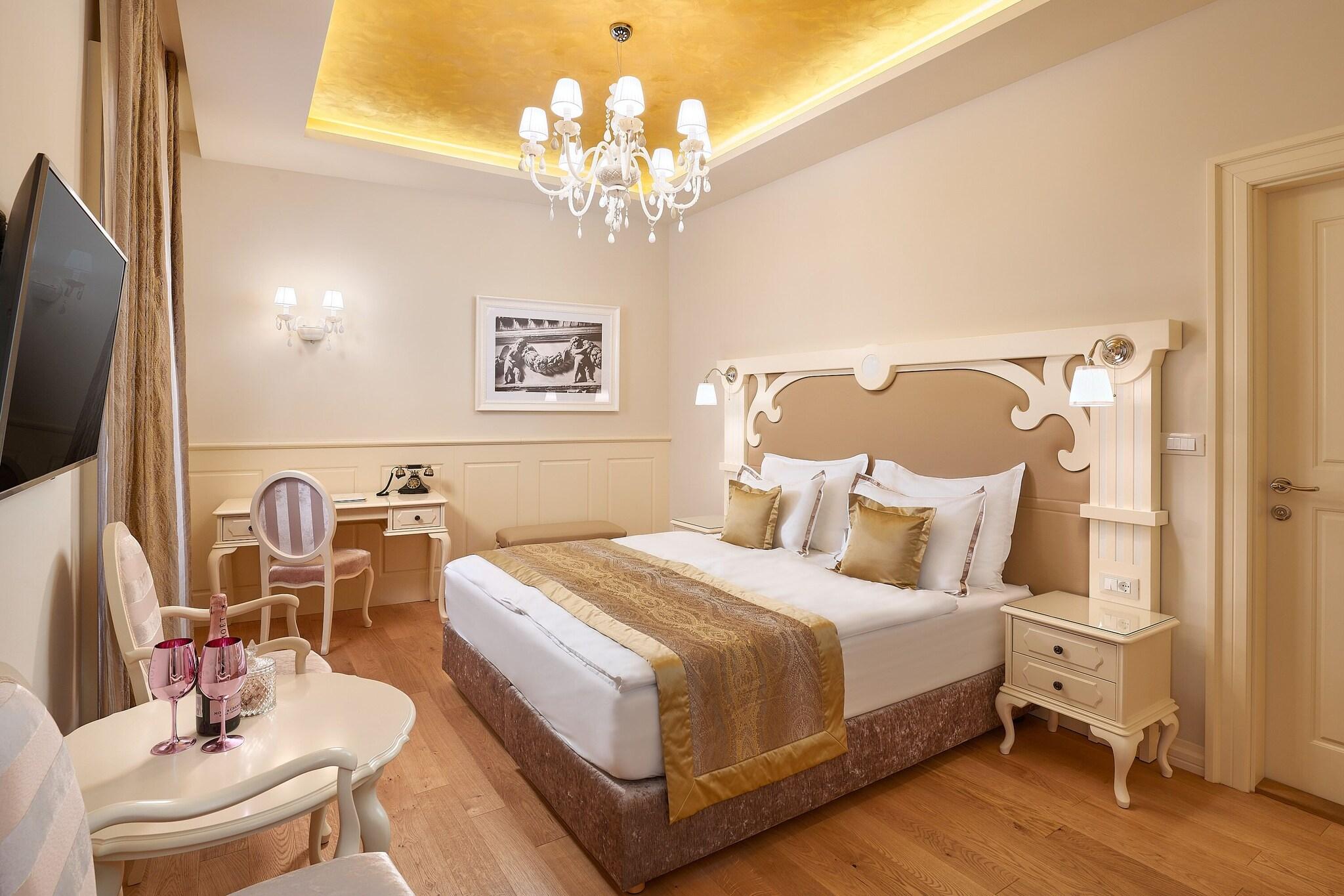 Double Deluxe King Bed