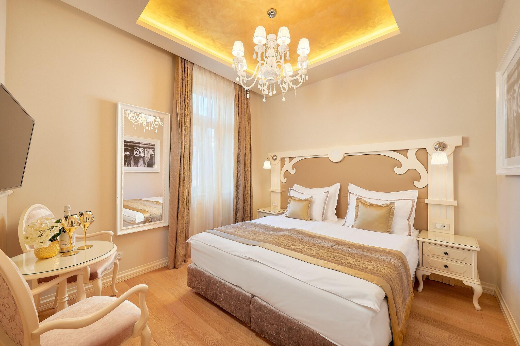 Double Deluxe King Bed