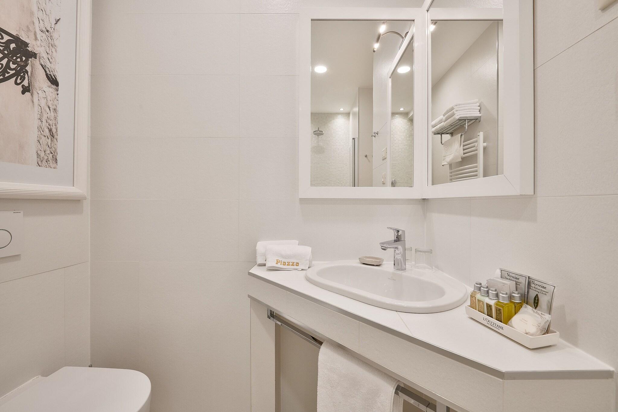 Double Deluxe King Bed