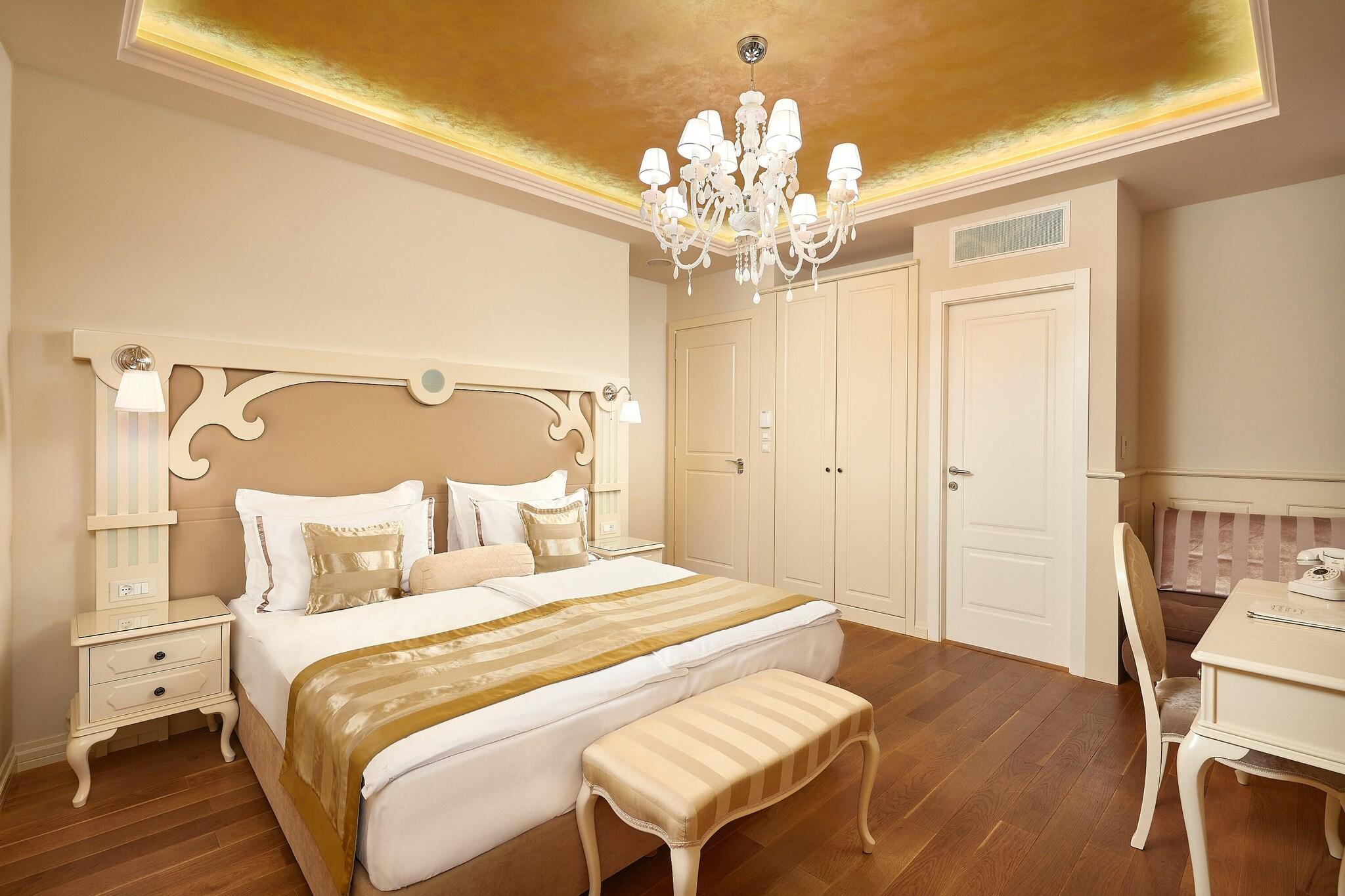 Double or Twin Deluxe King Bed