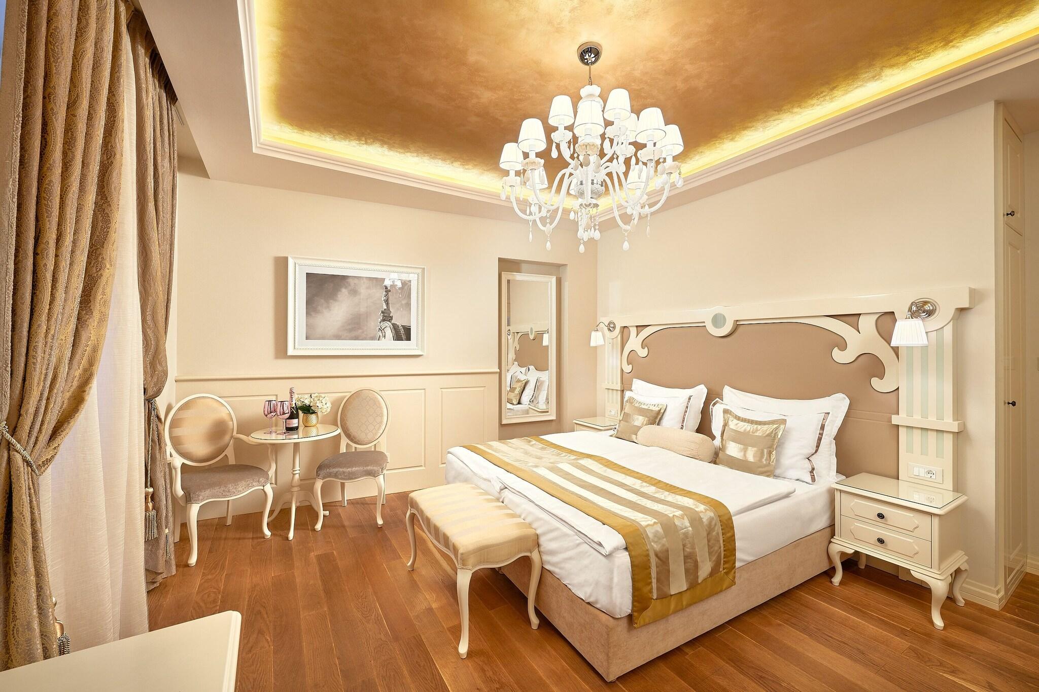 Double or Twin Deluxe King Bed