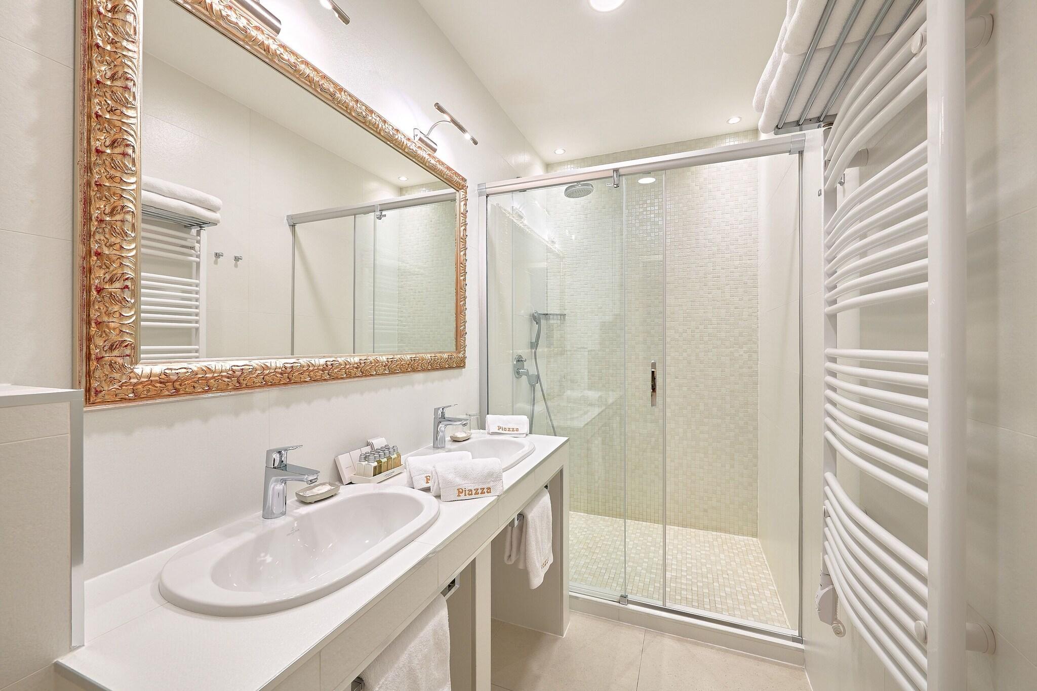 Double or Twin Deluxe