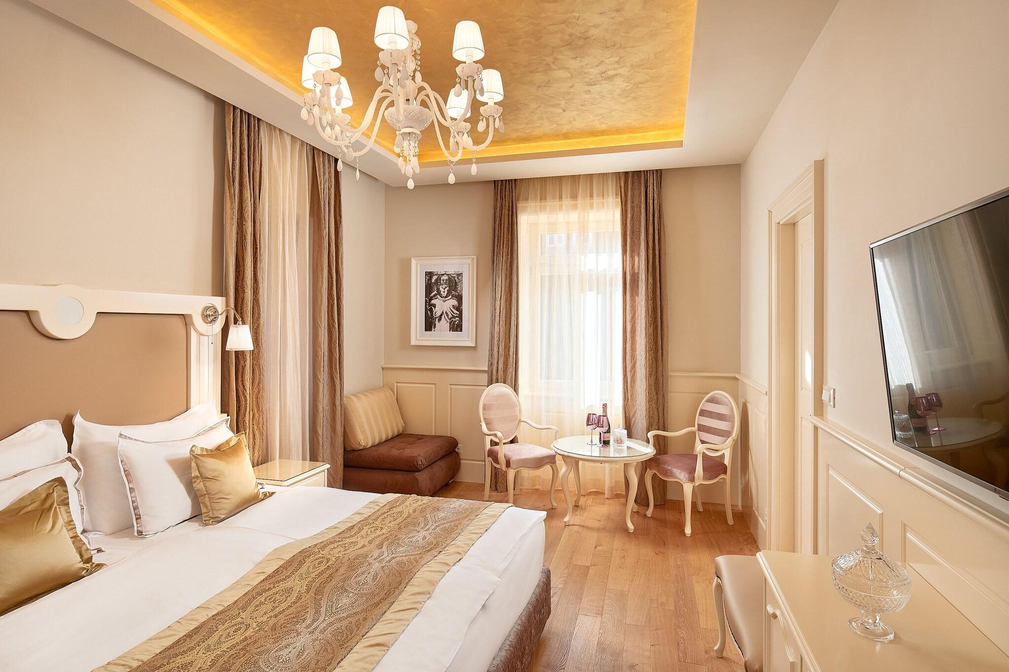 Double or Twin Deluxe King Bed