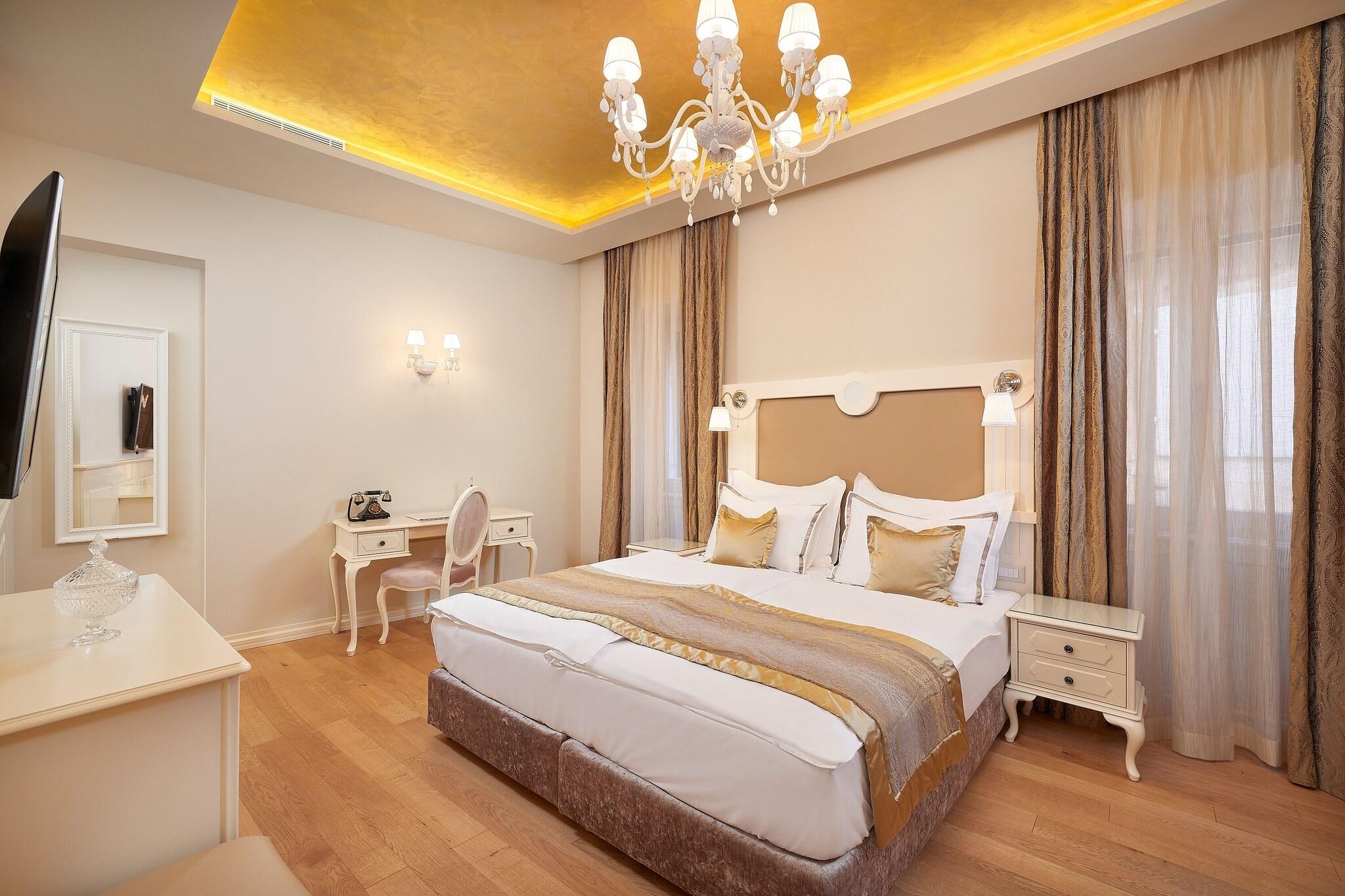 Double or Twin Deluxe King Bed