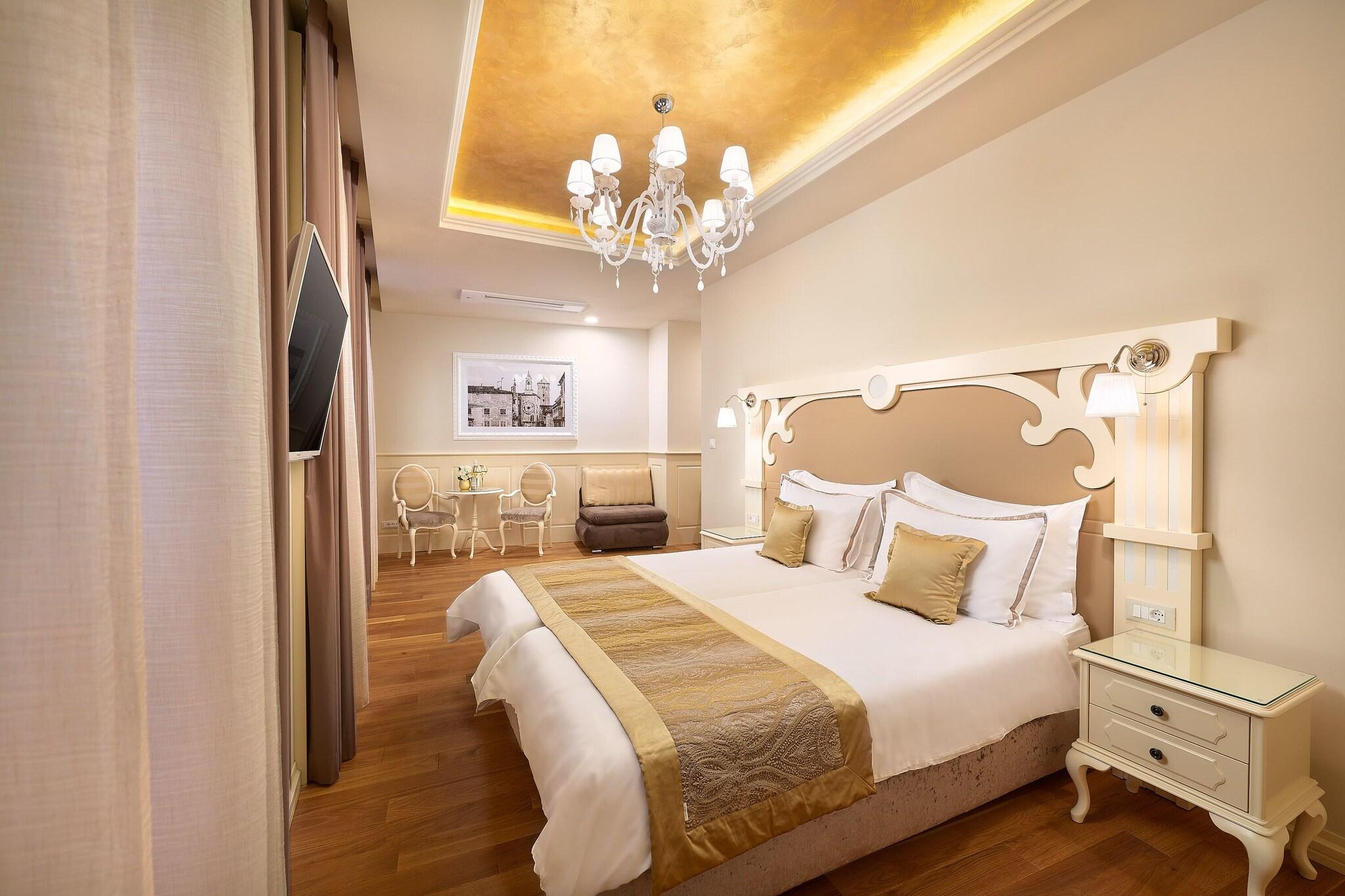 Double or Twin Deluxe King Bed