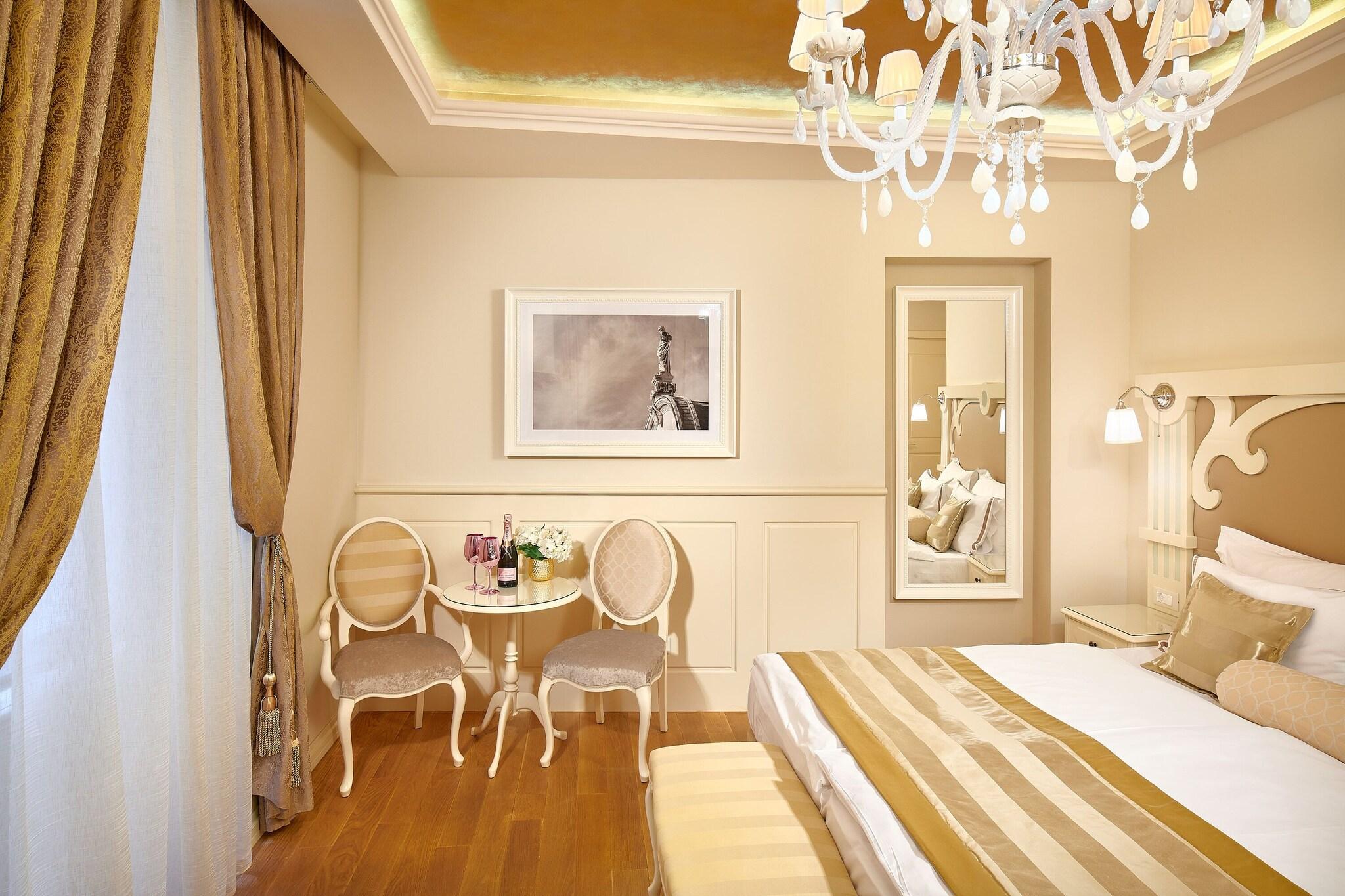 Double or Twin Deluxe King Bed