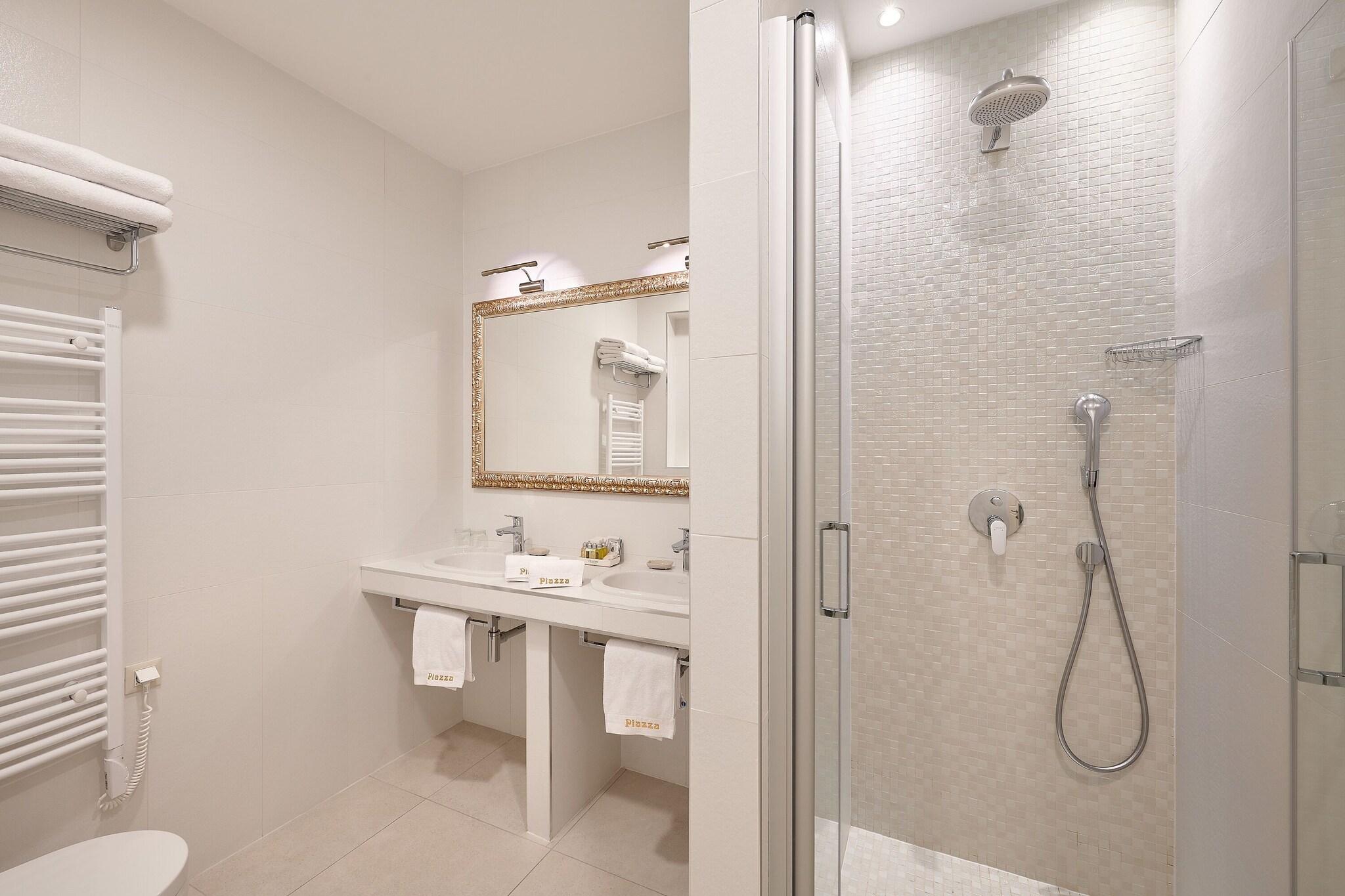 Double or Twin Deluxe King Bed