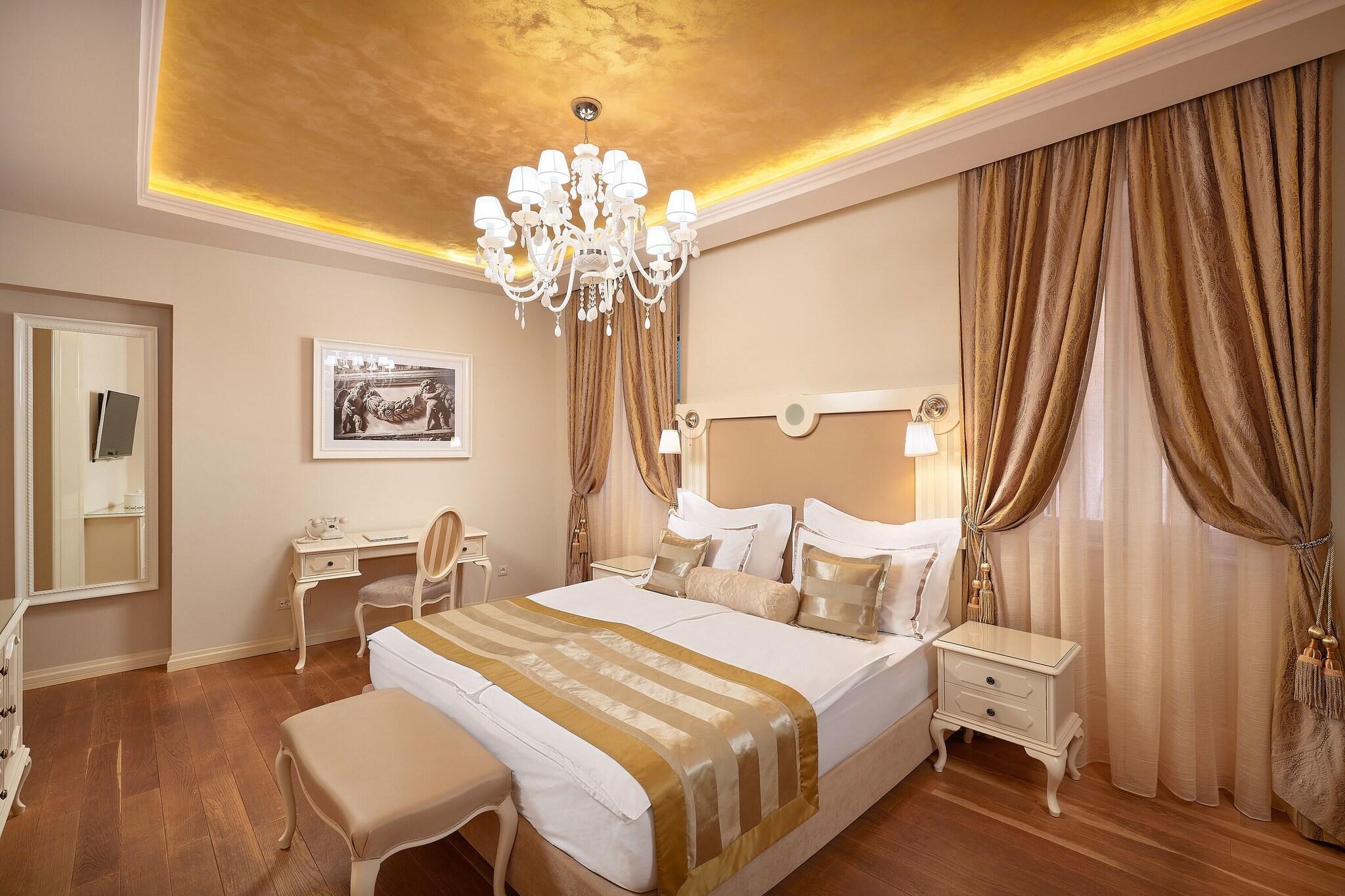 Double or Twin Deluxe King Bed