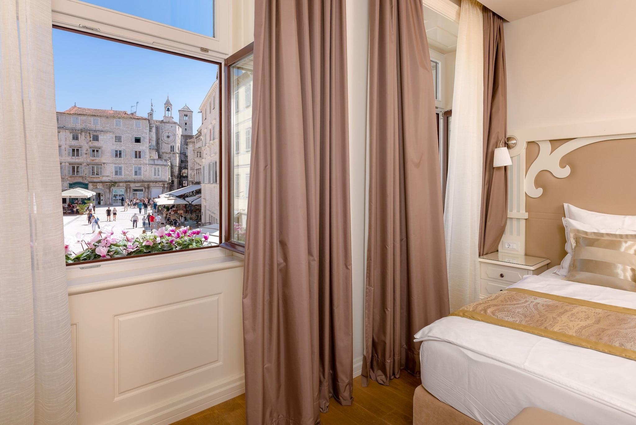 Twin Deluxe City View