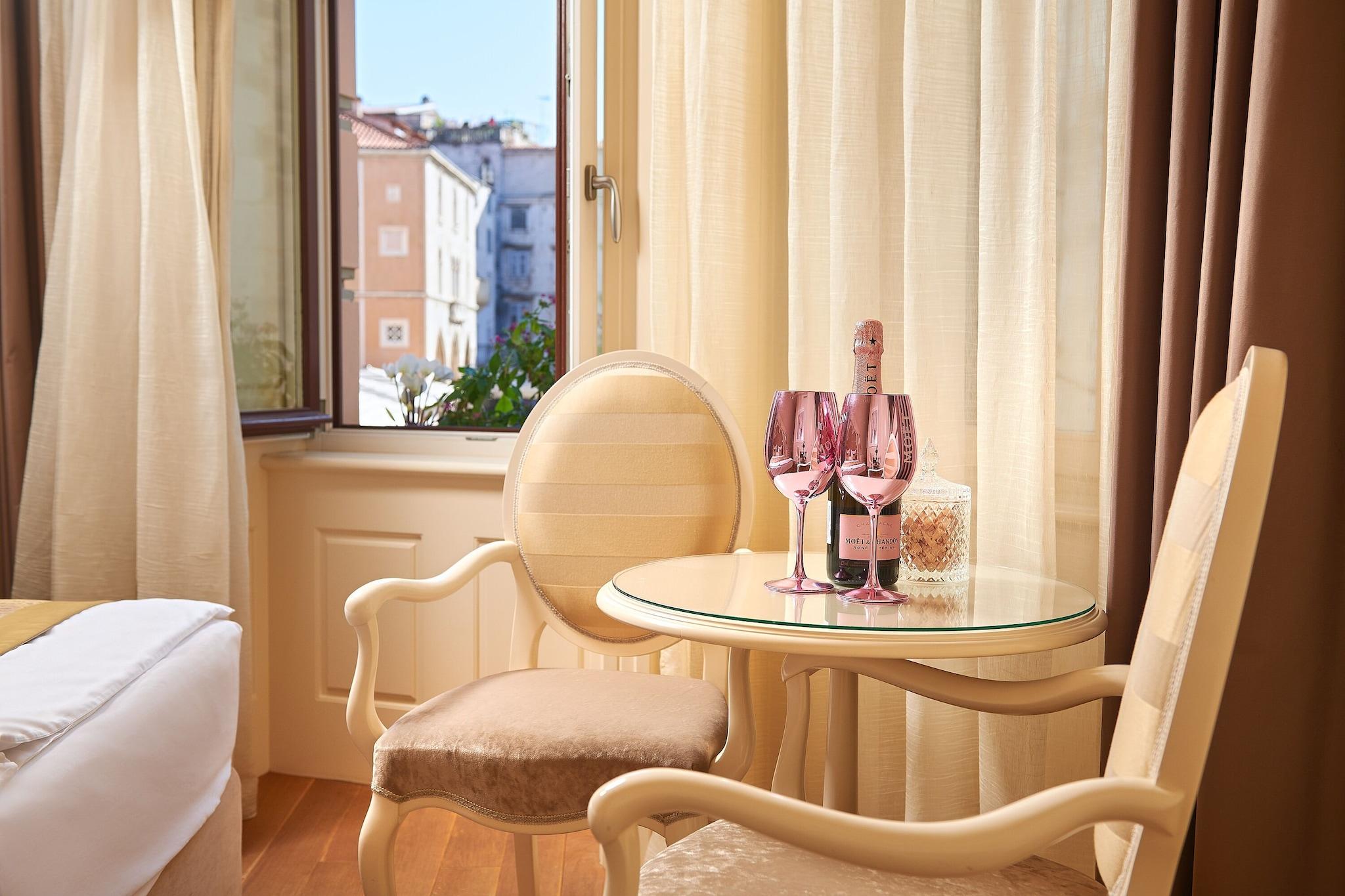 Twin Deluxe City View