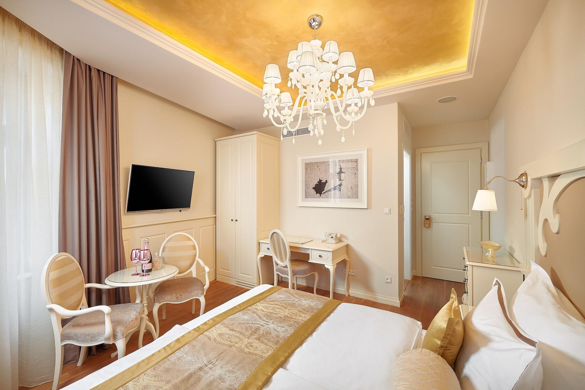 Twin Deluxe City View