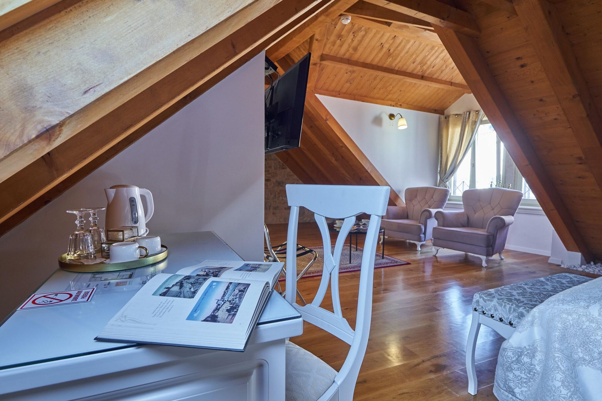 Double or Twin Deluxe King Bed