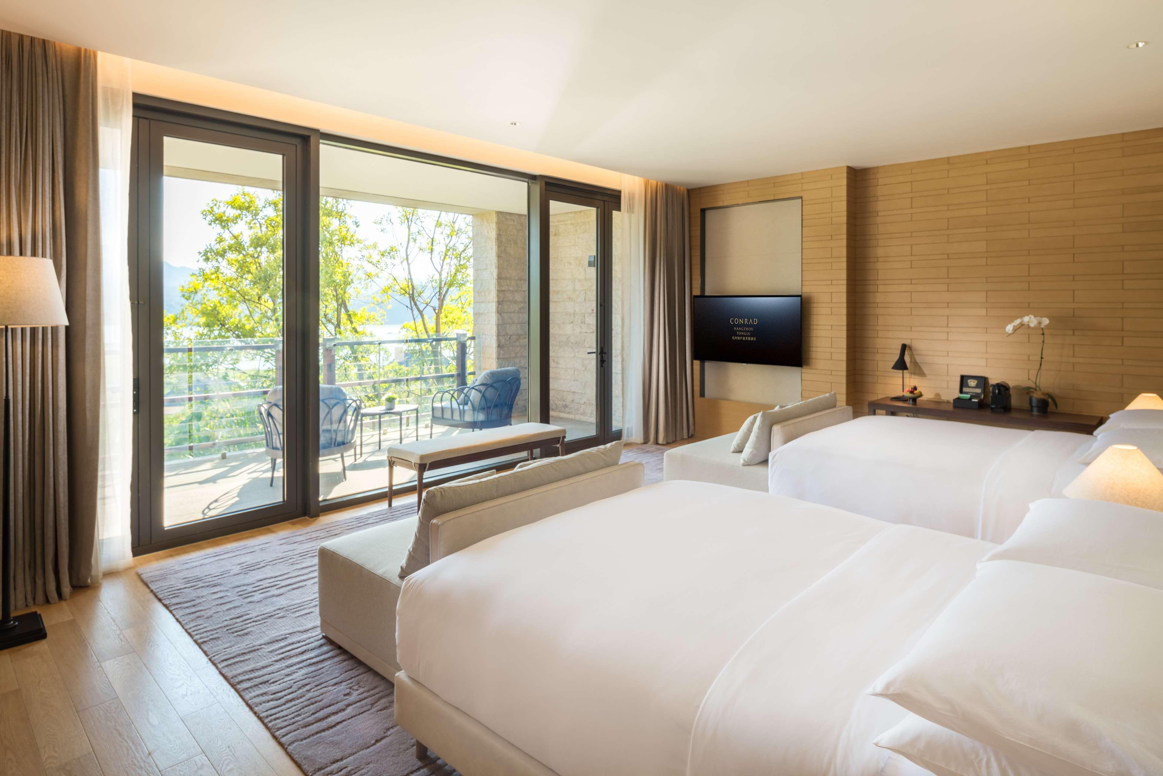 Double Deluxe Queen Bed