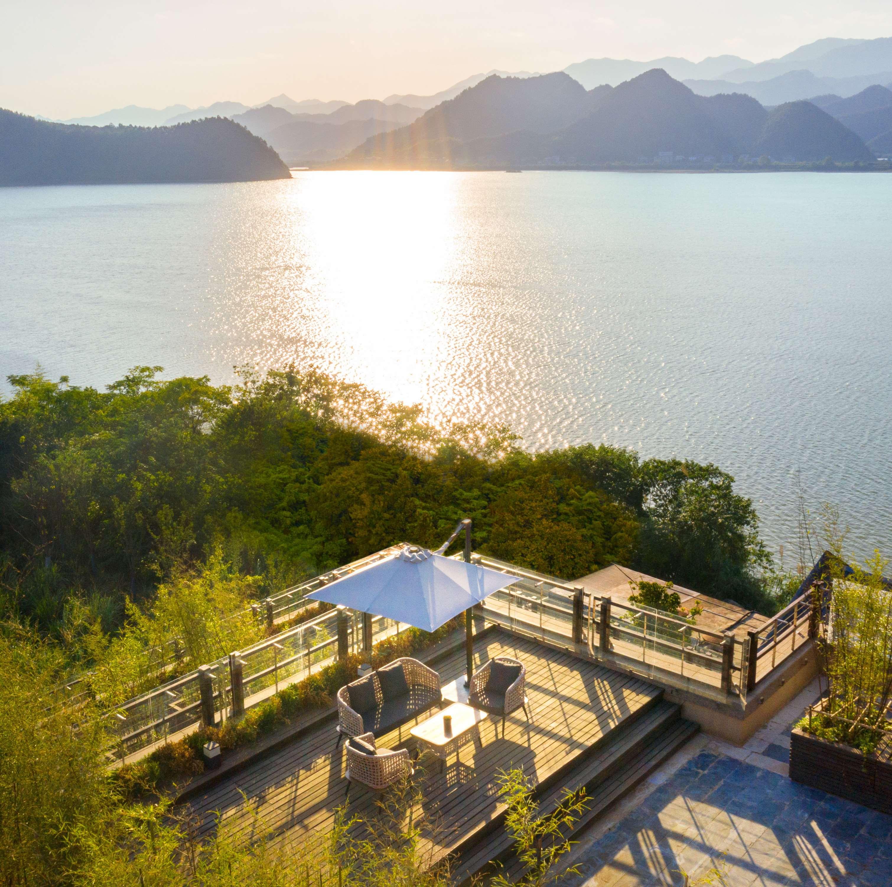 Suite Deluxe King Bed