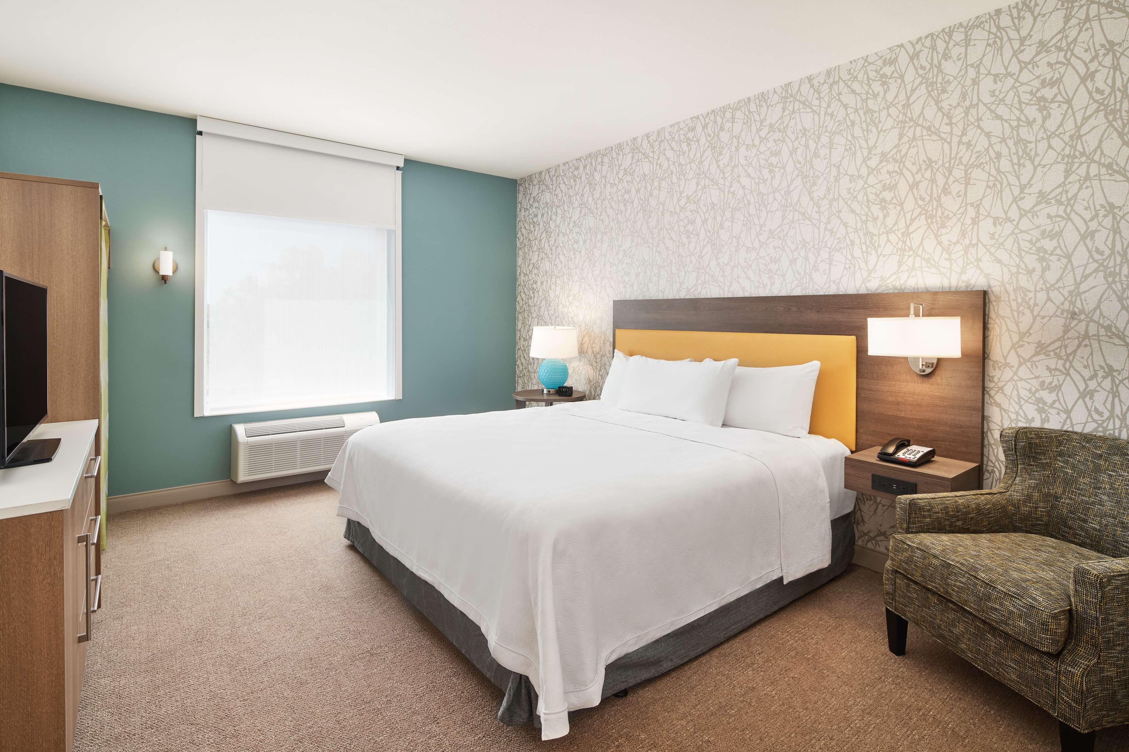 Studio Queen Size Bed