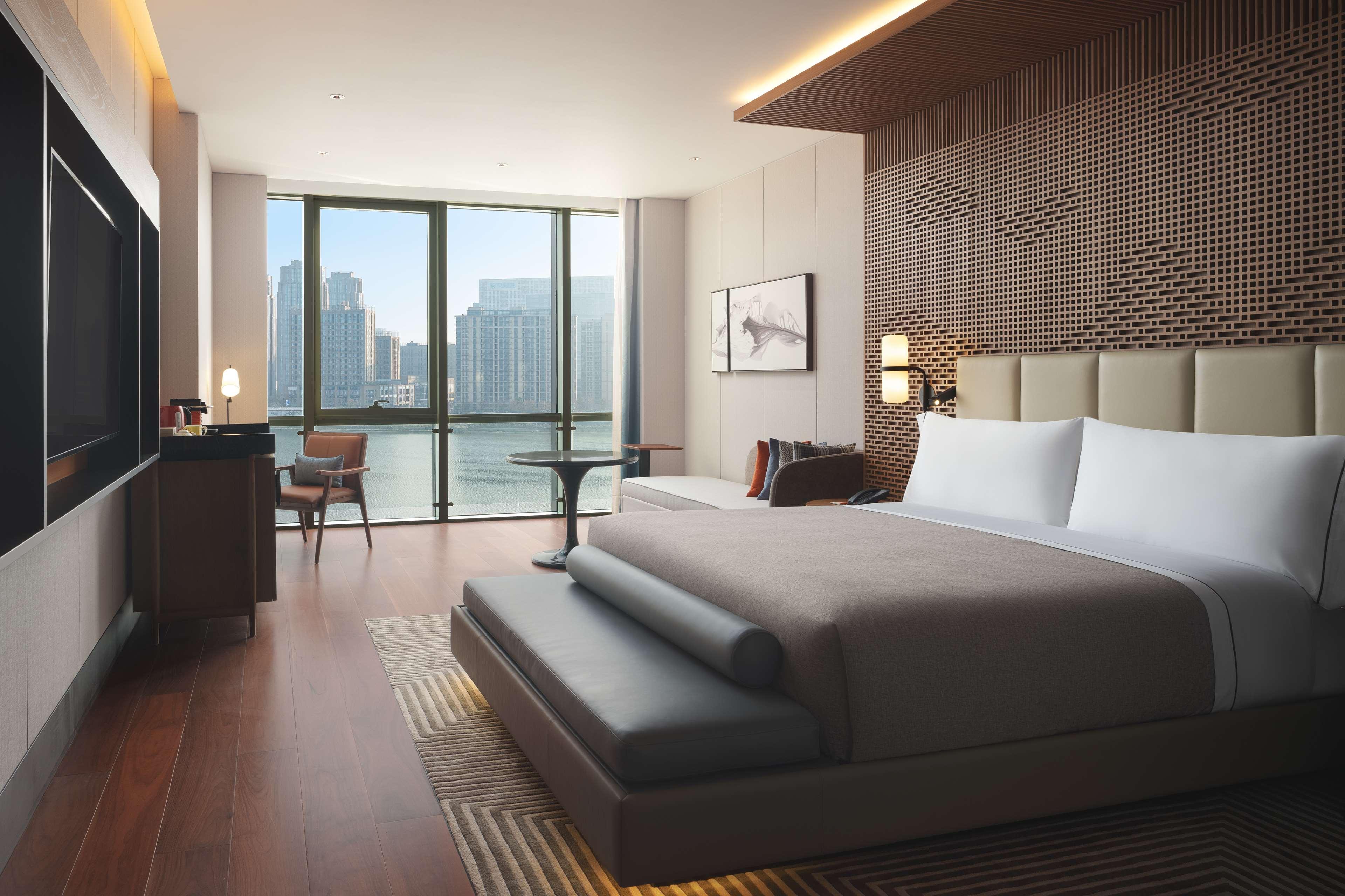 Double Deluxe King Bed