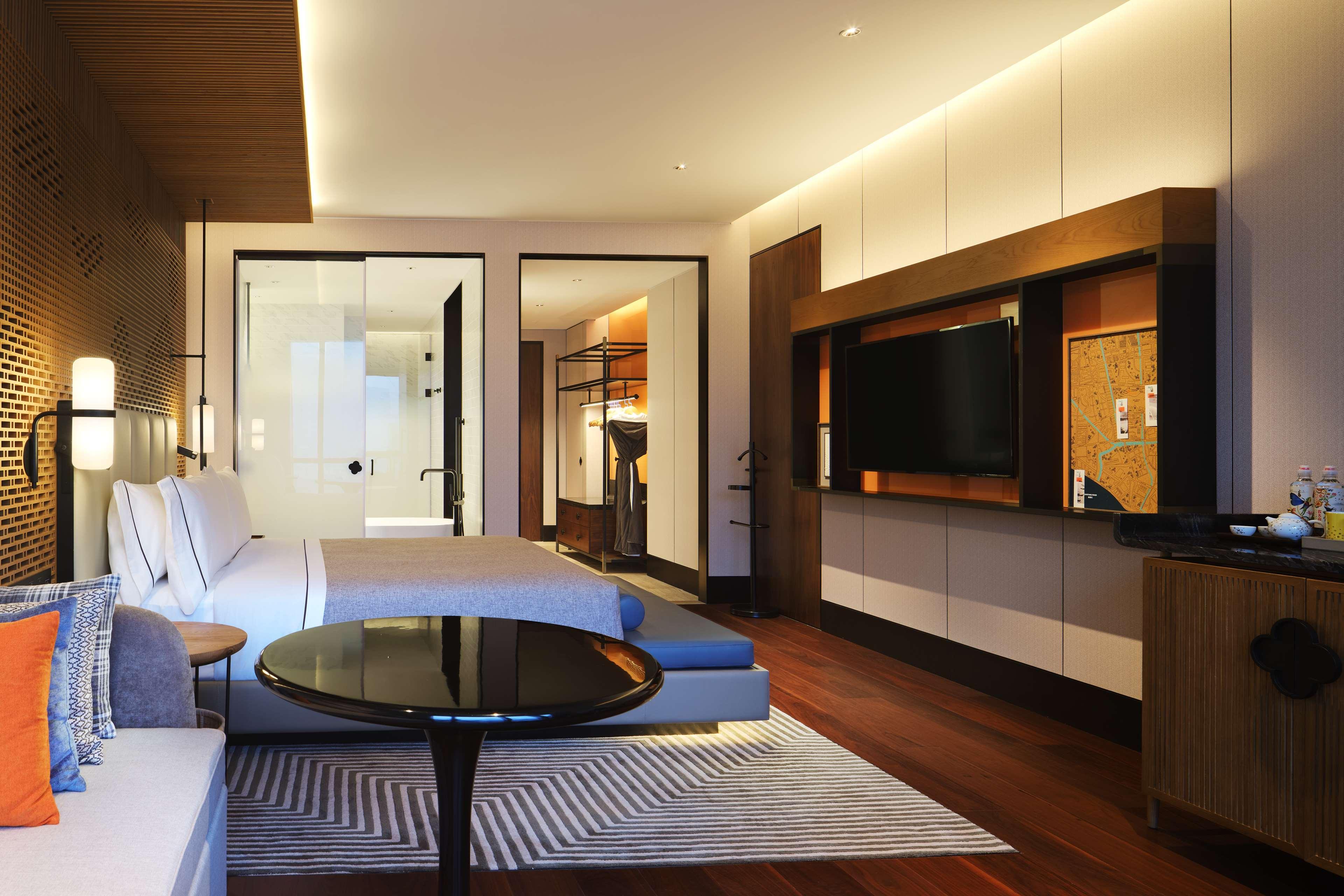 Double Deluxe King Bed